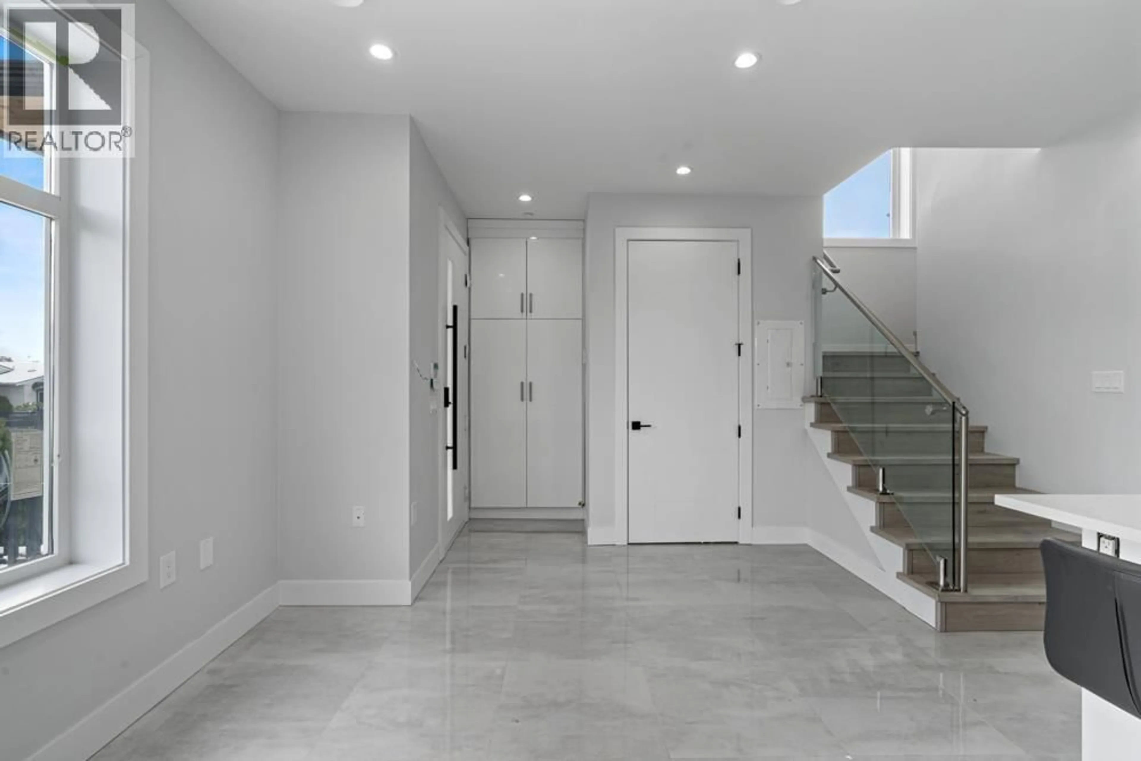 Indoor entryway for 6751 KNIGHT STREET, Vancouver British Columbia V5P2W4