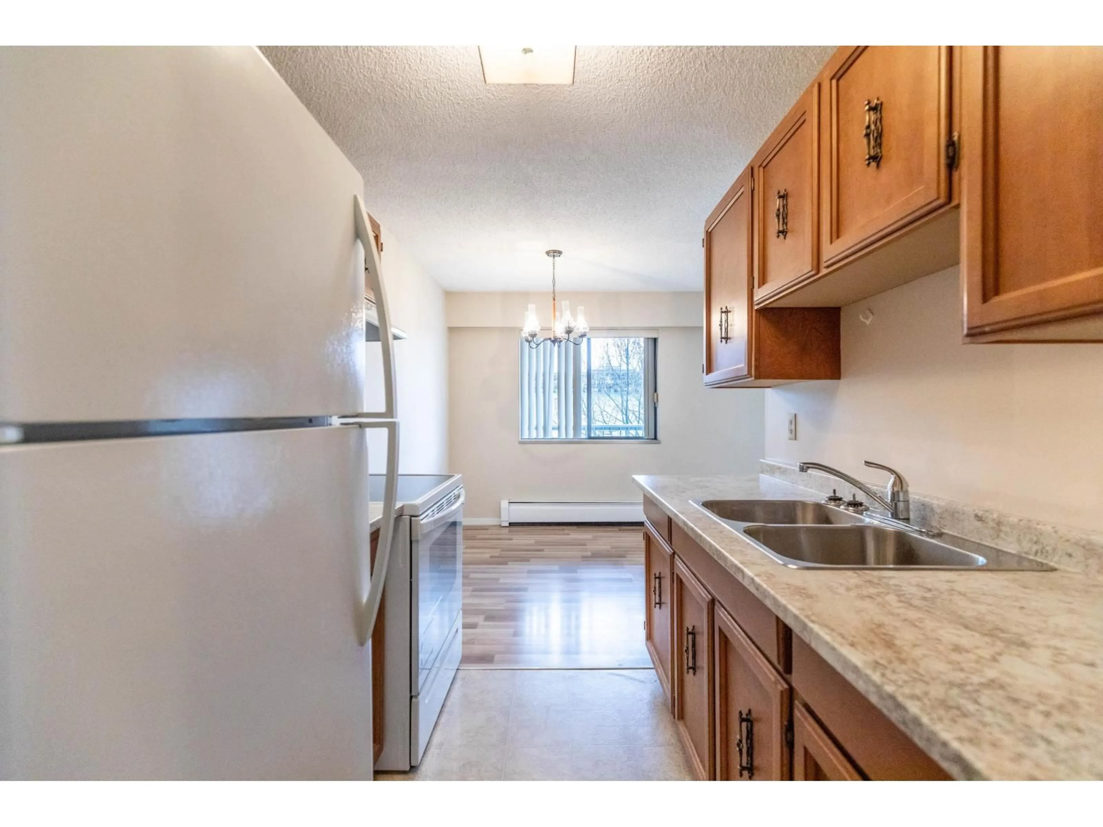 Standard kitchen, unknown for 306 - 9425 NOWELL STREET, Chilliwack British Columbia V2P4X8