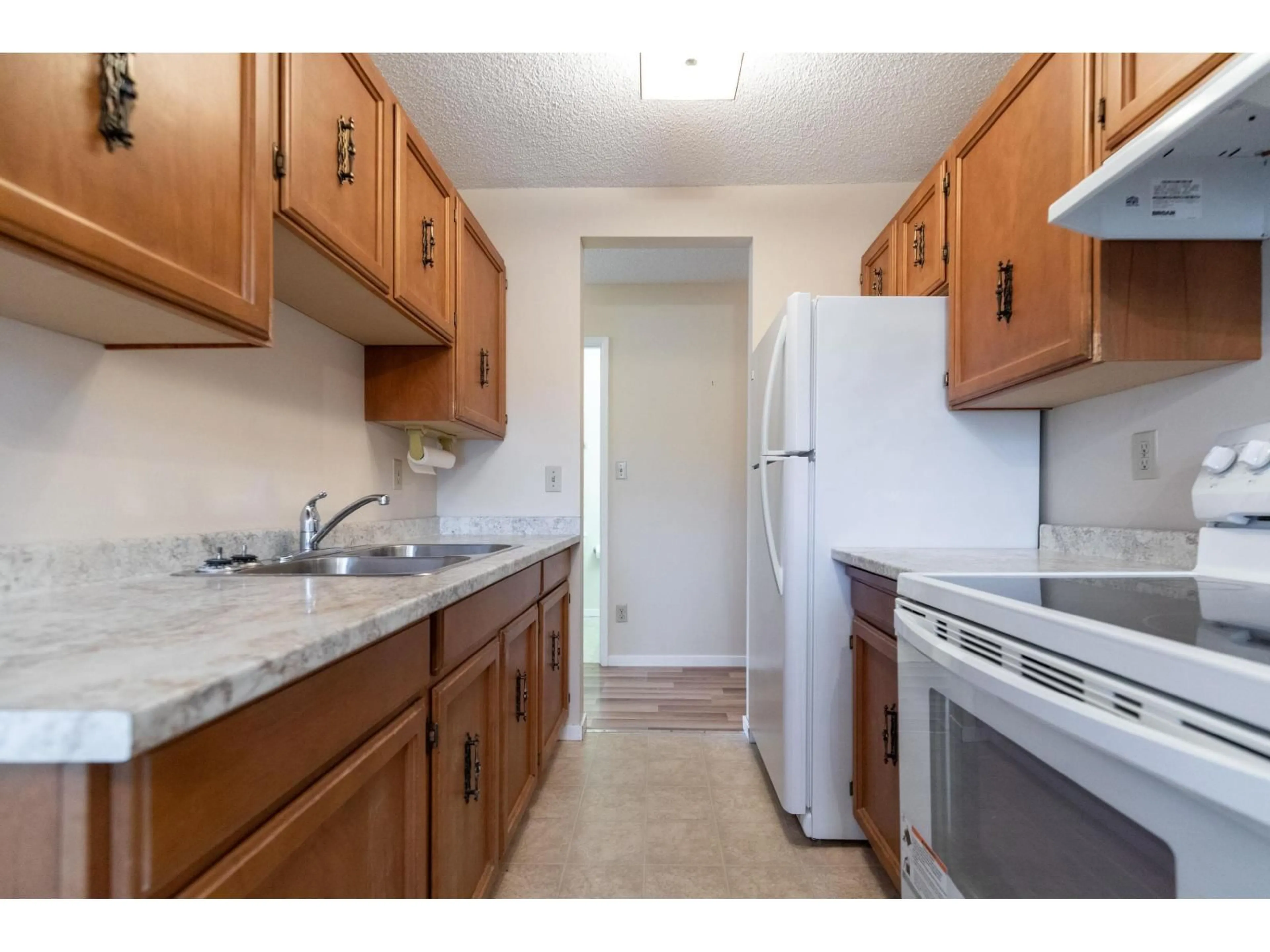 Standard kitchen, unknown for 306 - 9425 NOWELL STREET, Chilliwack British Columbia V2P4X8
