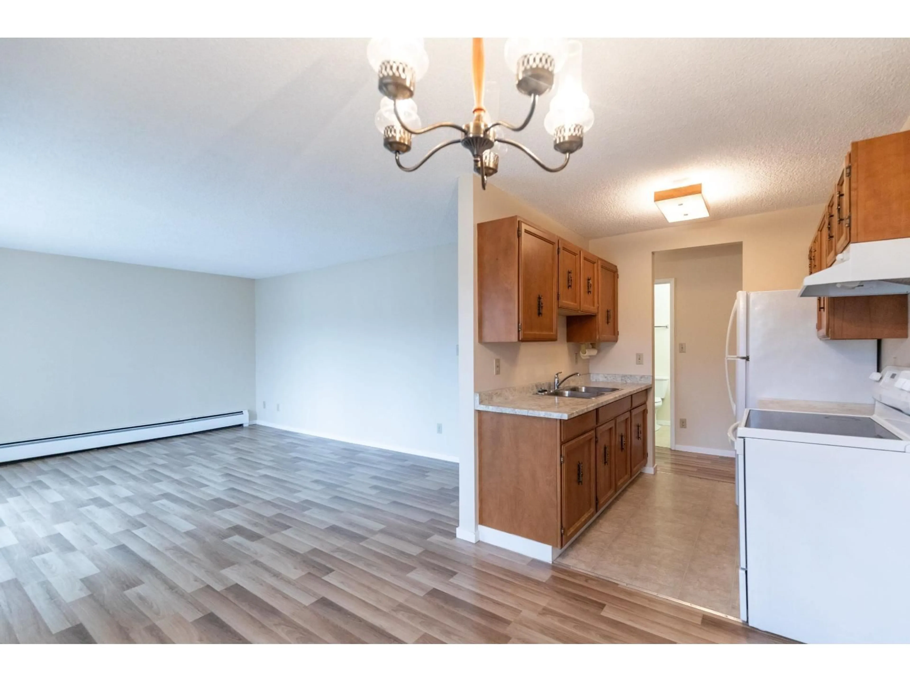 Open concept kitchen, wood/laminate floor for 306 - 9425 NOWELL STREET, Chilliwack British Columbia V2P4X8