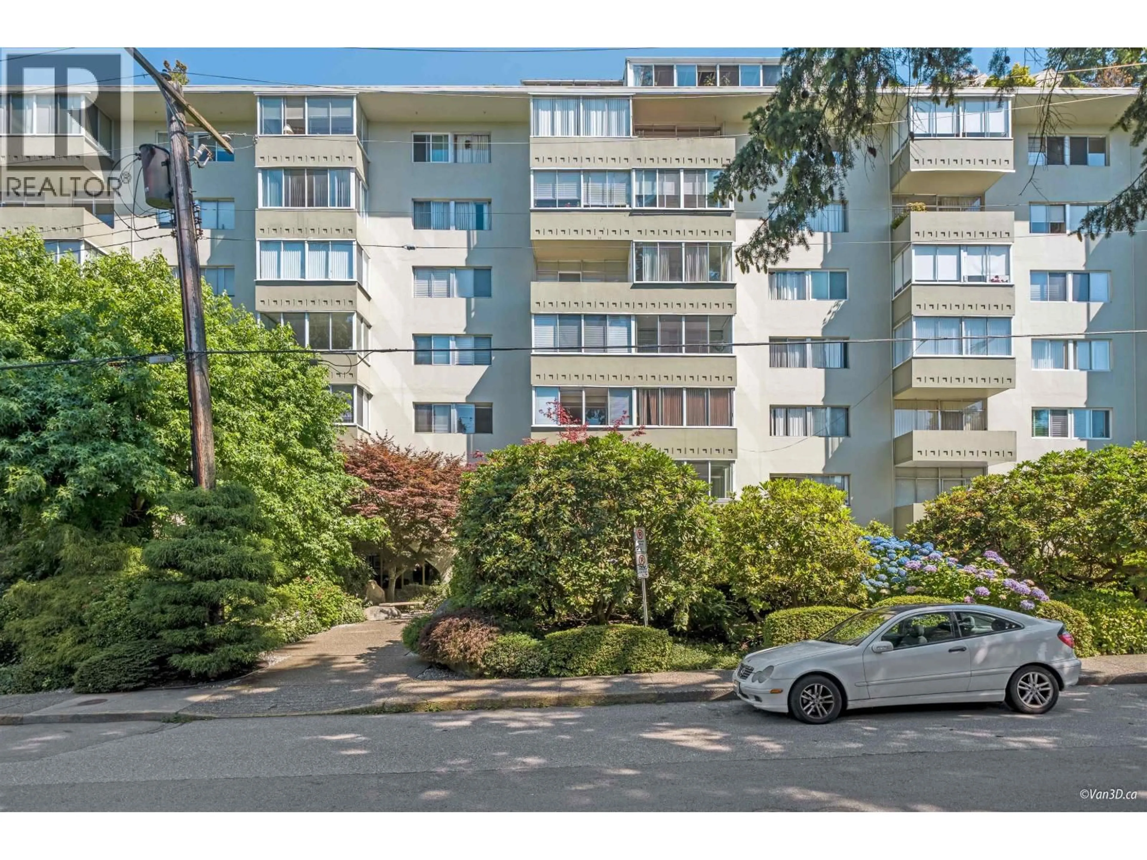A pic from outside/outdoor area/front of a property/back of a property/a pic from drone, street for 308 - 1425 ESQUIMALT AVENUE, West Vancouver British Columbia V7T1L1