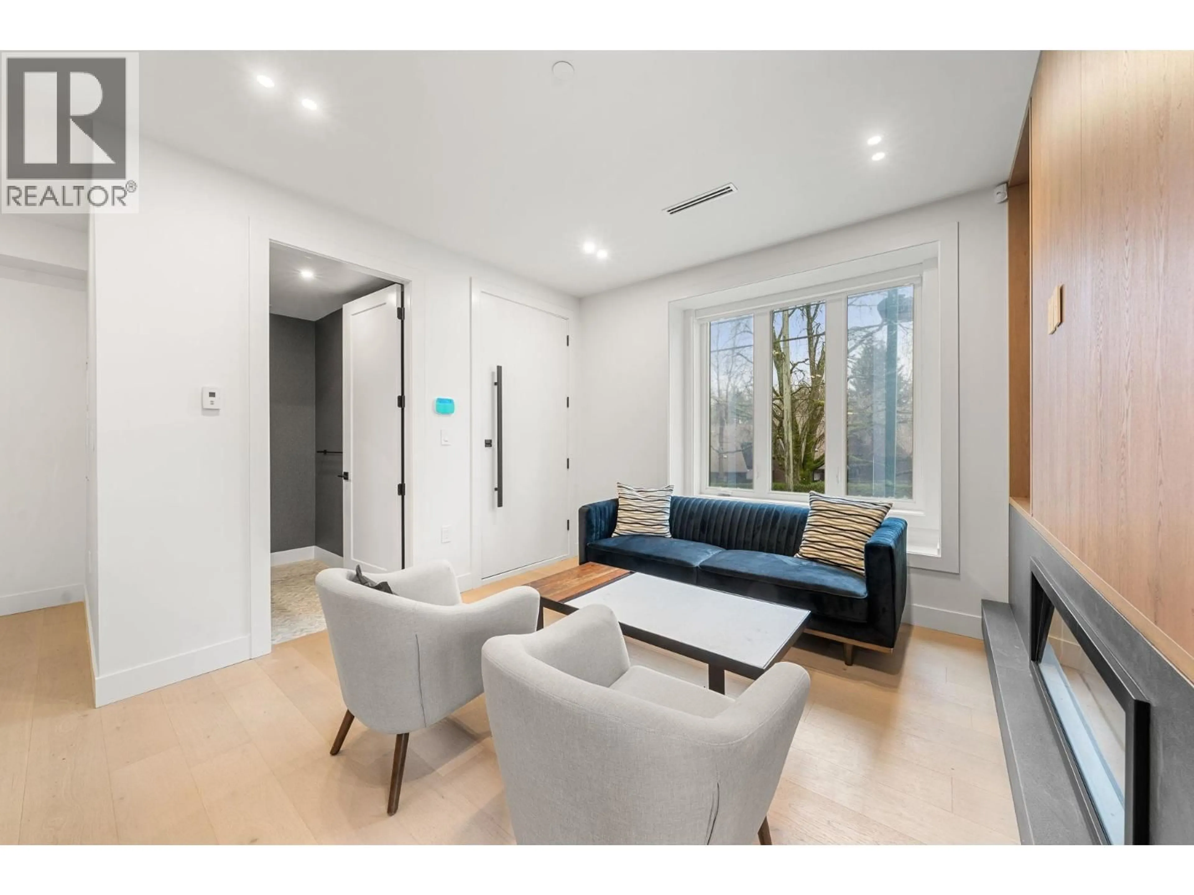 Living room with furniture, unknown for 3483 ADANAC STREET, Vancouver British Columbia V5K4P4