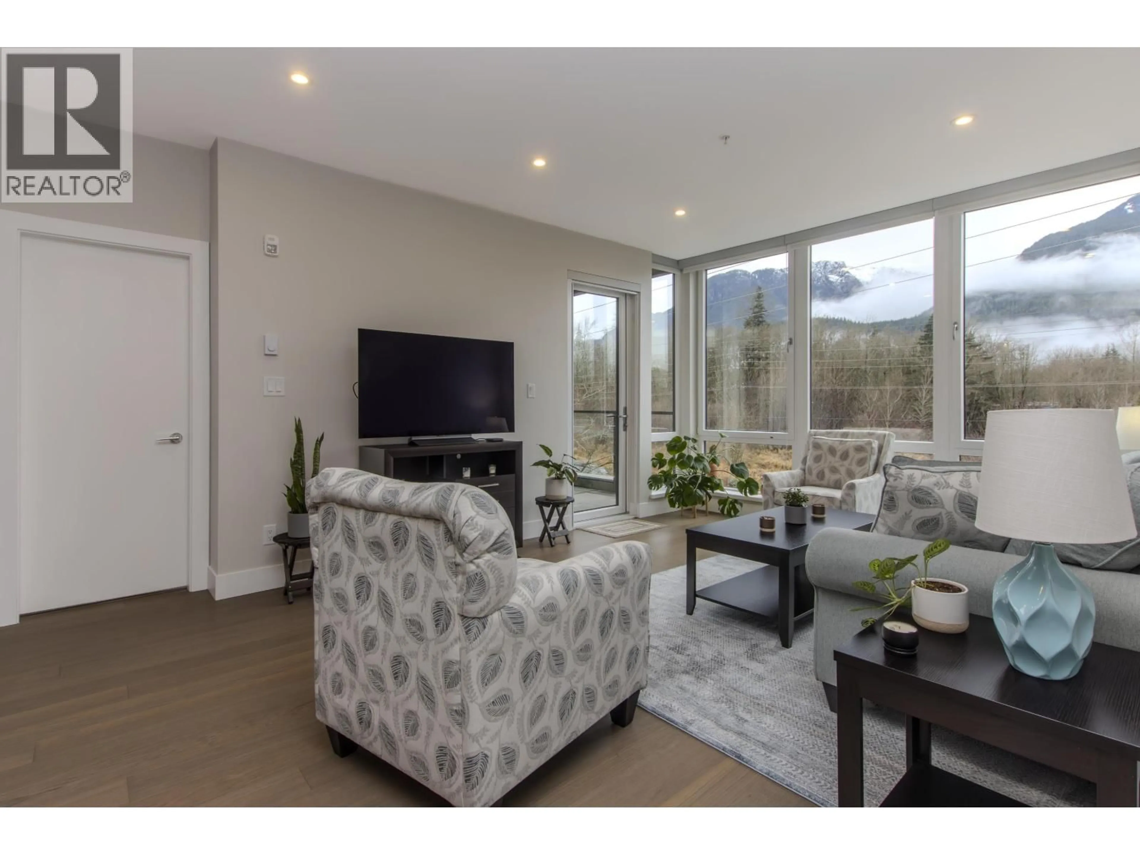 Living room with furniture, unknown for 202 - 1870 DOWAD DRIVE, Squamish British Columbia V8B1C4