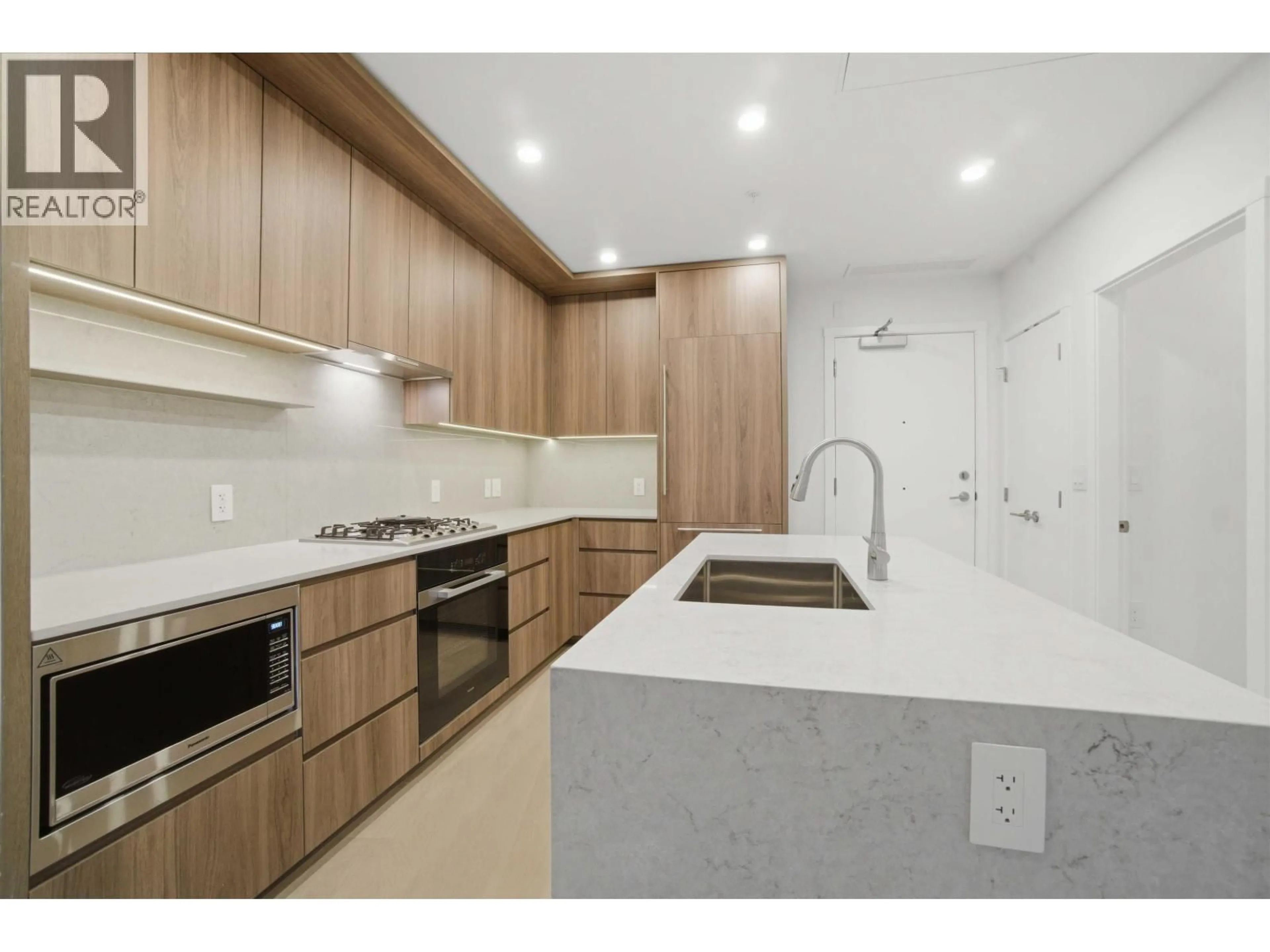 Standard kitchen, ceramic/tile floor for 608 - 5212 CAMBIE STREET, Vancouver British Columbia V5Z2Z7