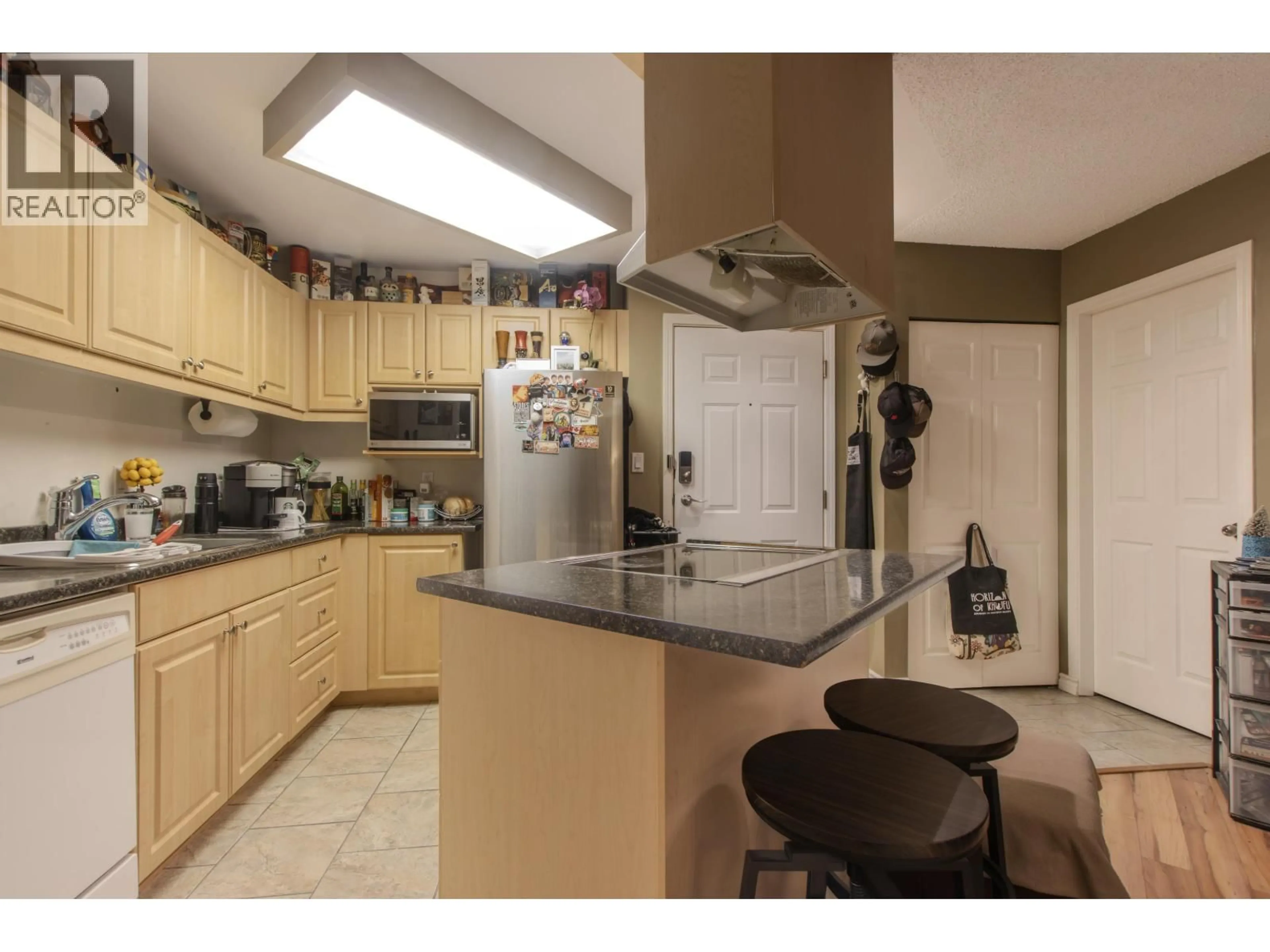 Standard kitchen, unknown for B109 - 40120 WILLOW CRESCENT, Squamish British Columbia V8B0L7