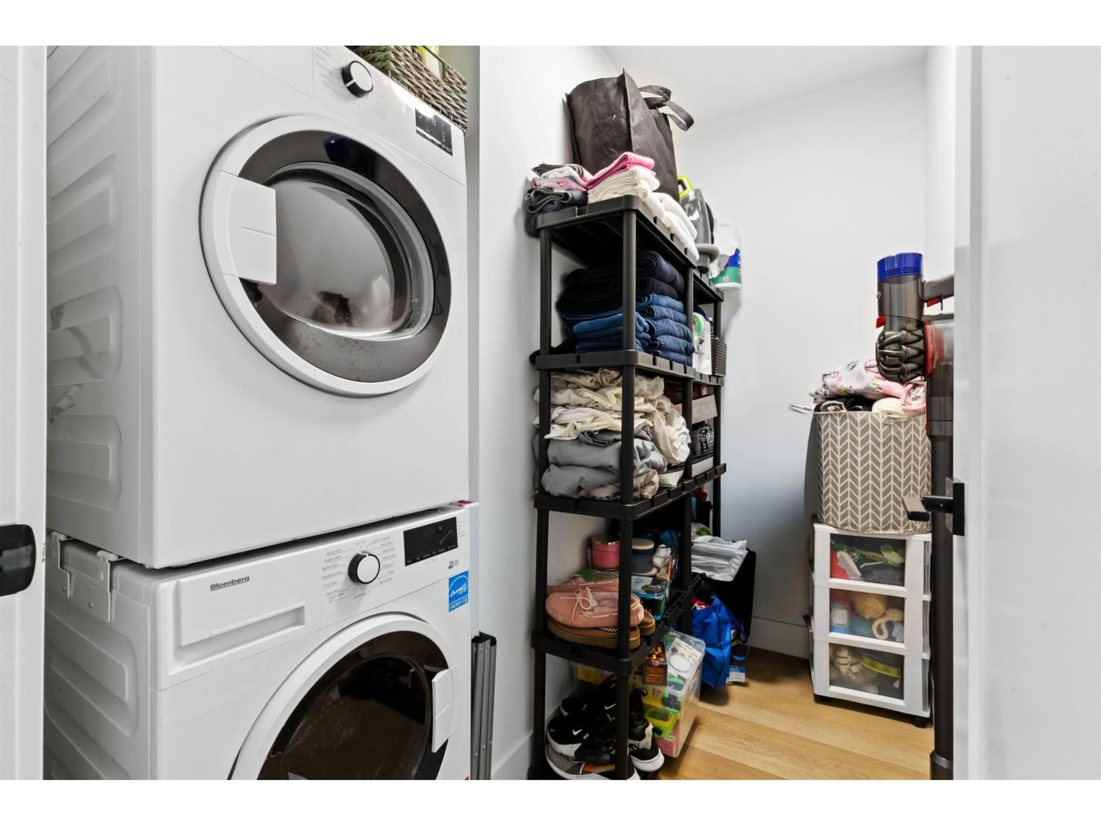 Laundry room for 311 - 20286 72B AVENUE, Langley British Columbia V2Y1T2