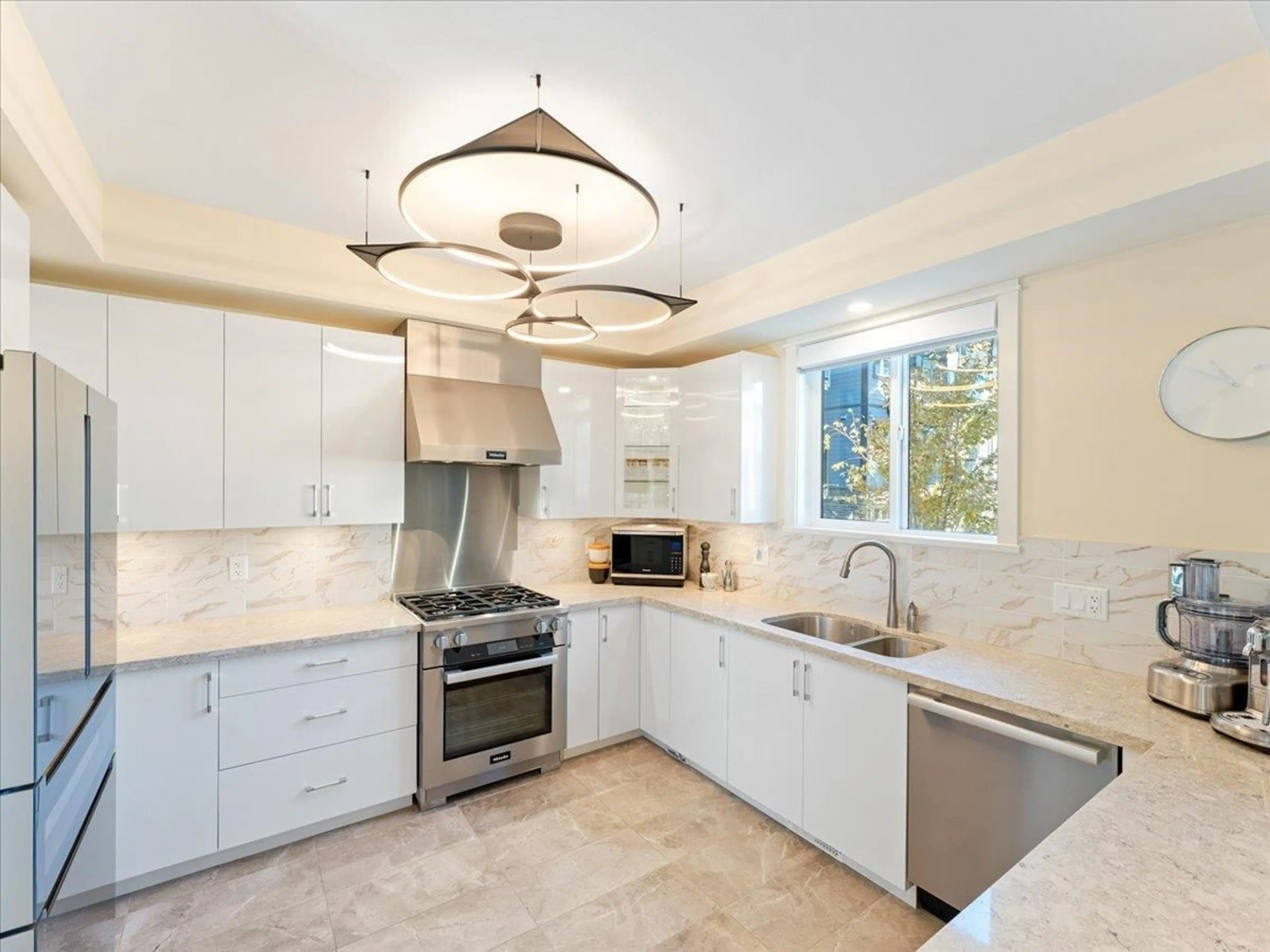 Contemporary kitchen, ceramic/tile floor for 8567 204 STREET, Langley British Columbia V2Y3R2