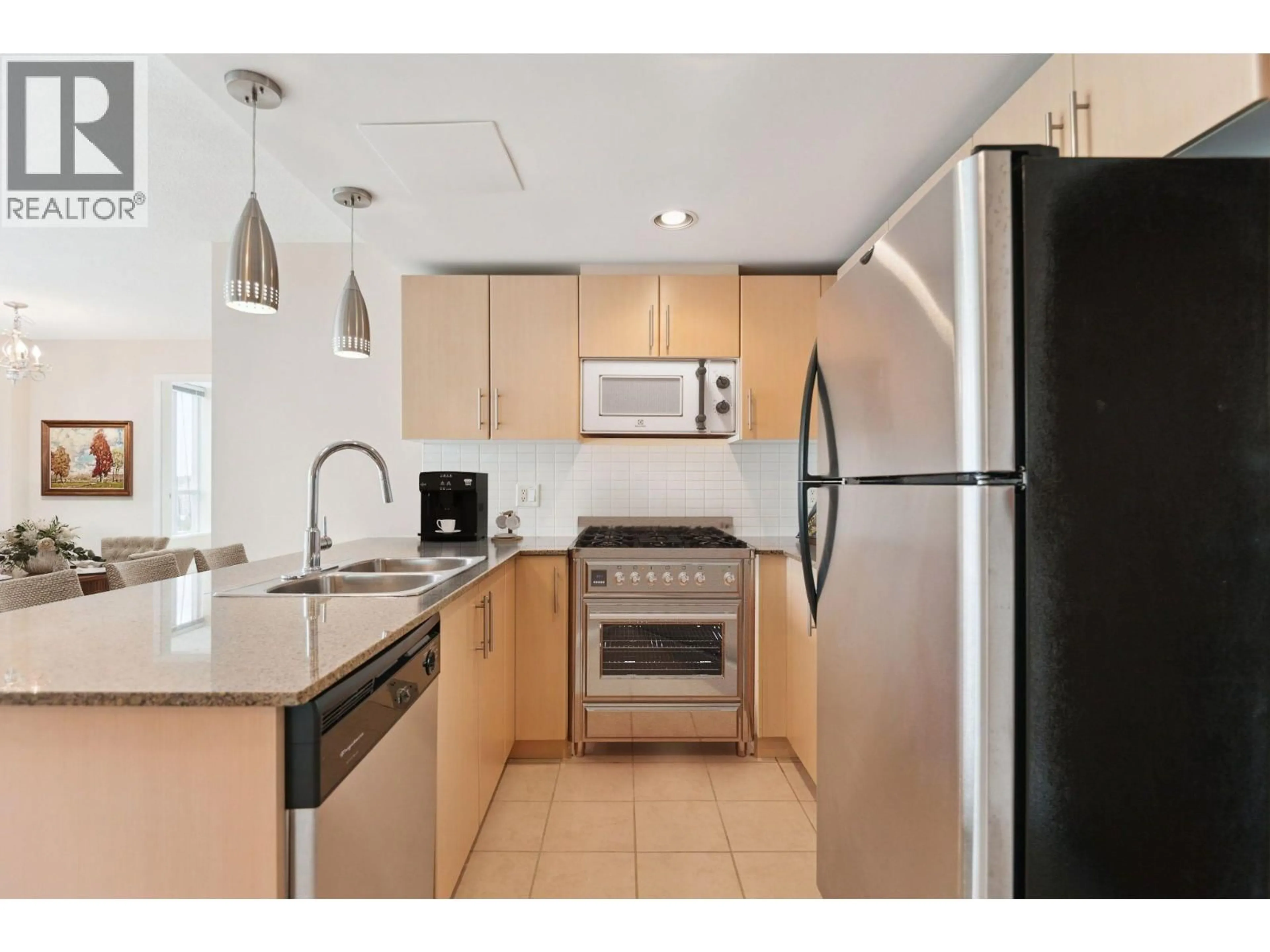 Standard kitchen, unknown for 2008 - 550 TAYLOR STREET, Vancouver British Columbia V6B1N8