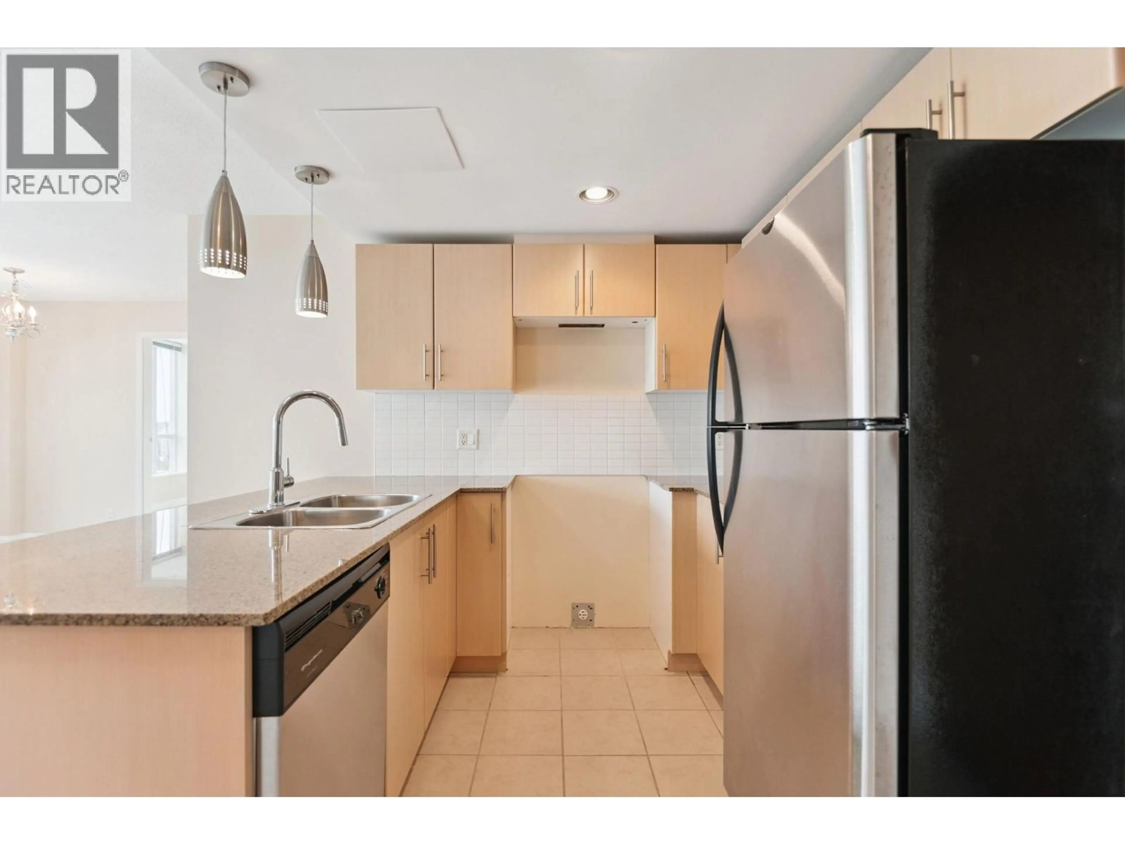 Standard kitchen, unknown for 2008 - 550 TAYLOR STREET, Vancouver British Columbia V6B1N8