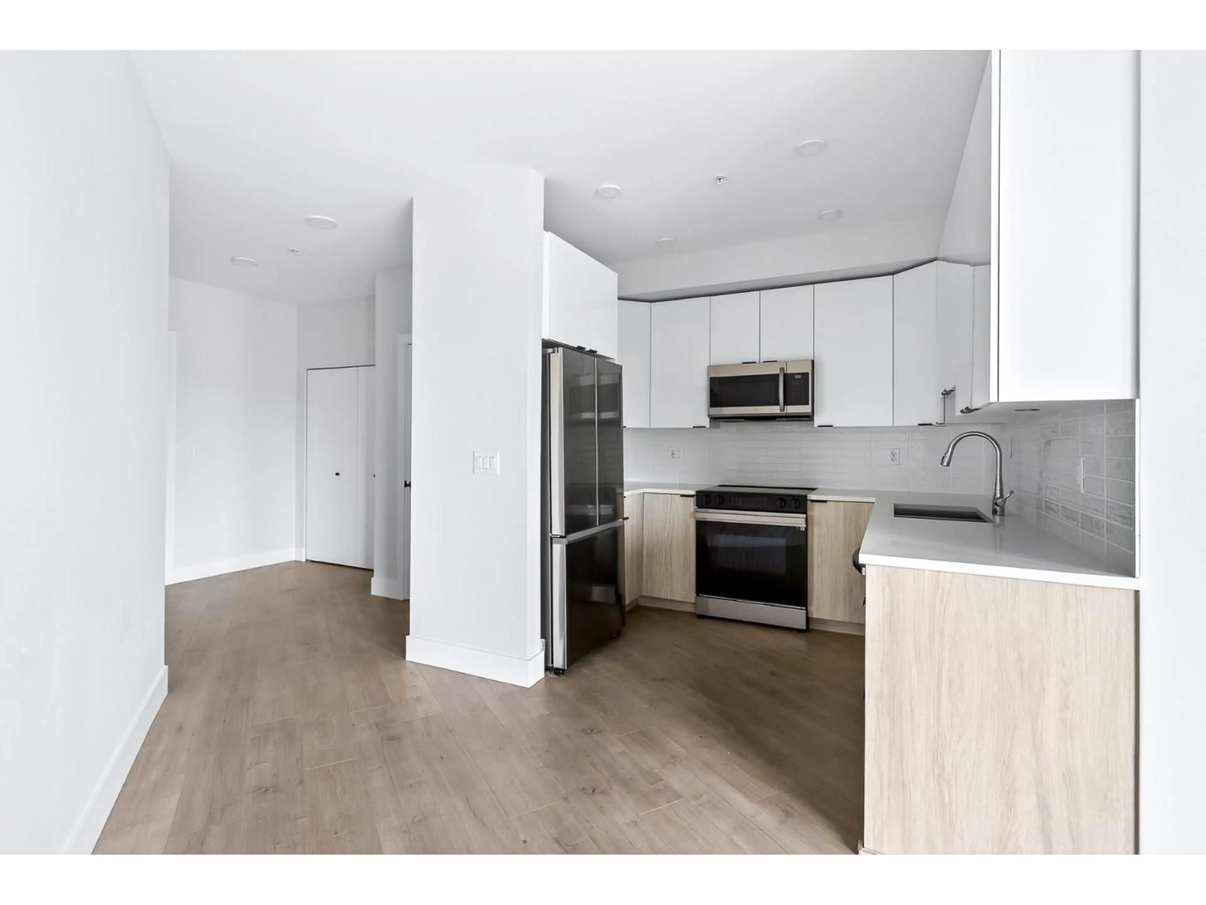 Standard kitchen, unknown for 214 - 20061 FRASER HIGHWAY, Langley British Columbia V3A0R4