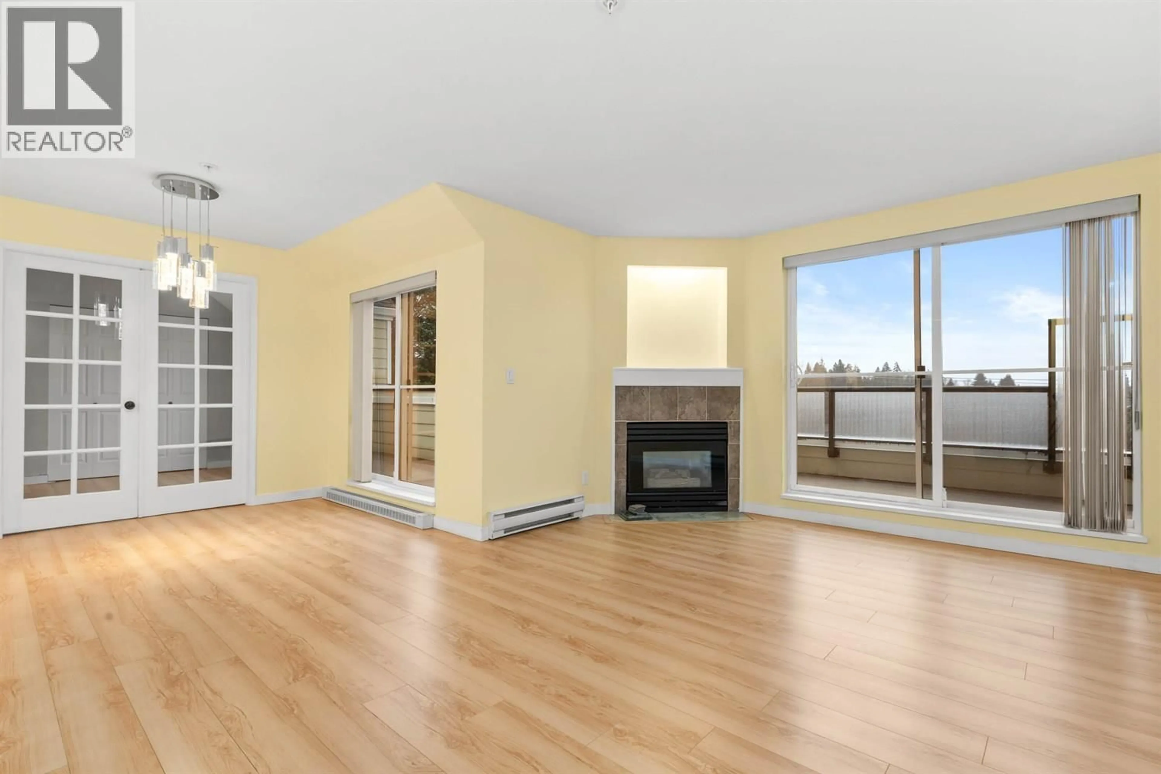 Living room with furniture, wood/laminate floor for PH4 - 1519 GRANT AVENUE, Port Coquitlam British Columbia V3B7S8