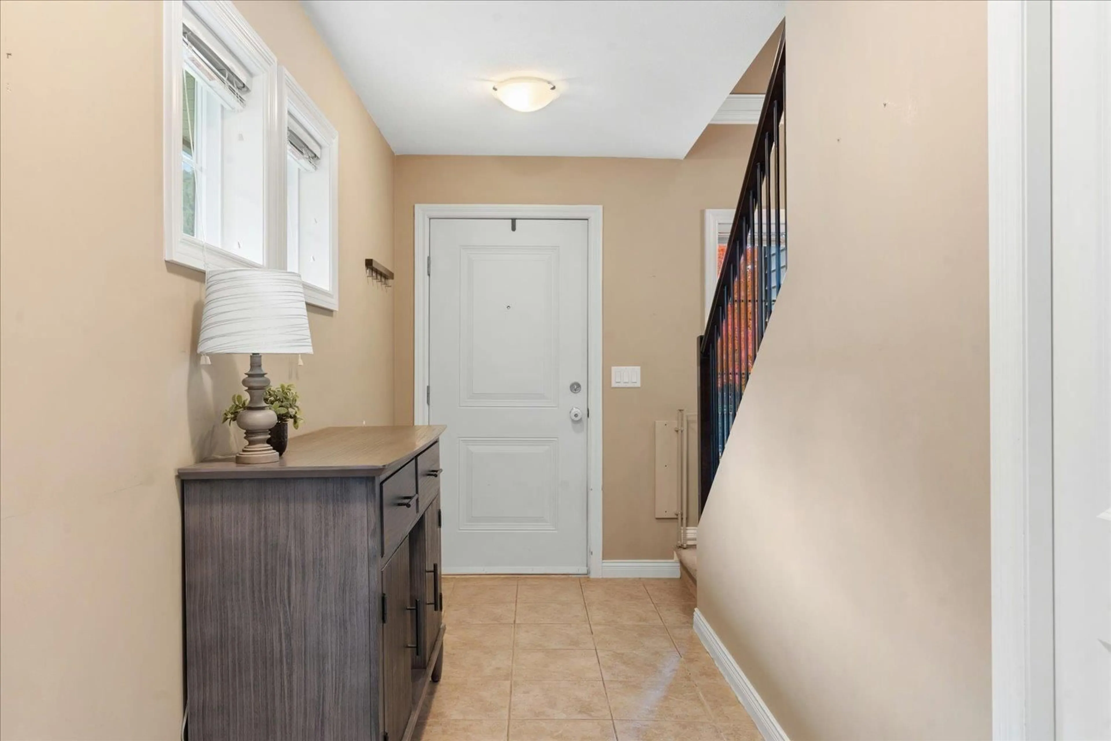 Indoor entryway for 28 - 1175 7TH AVENUE, Hope British Columbia V0X1L4