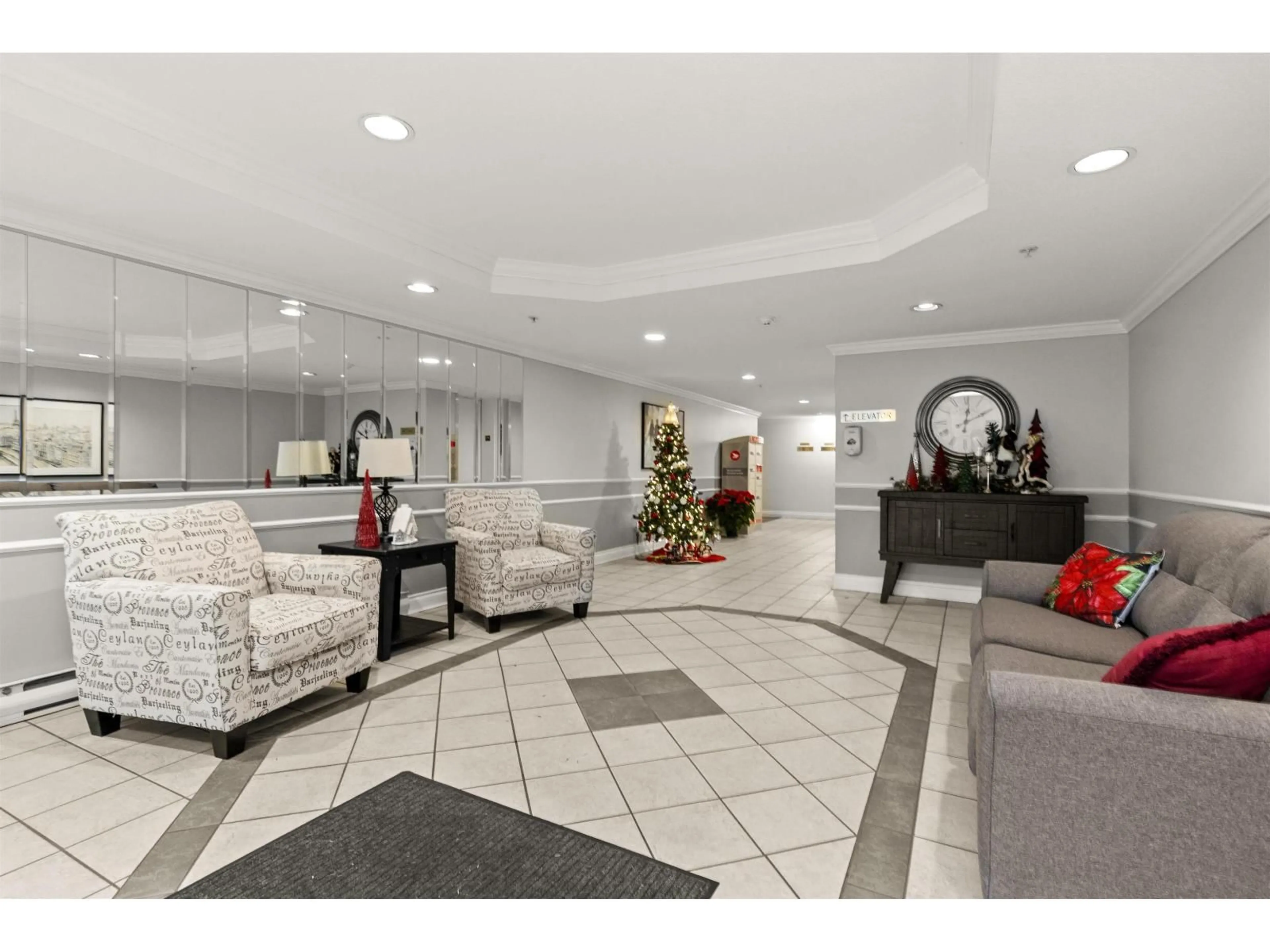 Lobby for 246 - 2451 GLADWIN ROAD, Abbotsford British Columbia V2T3N8