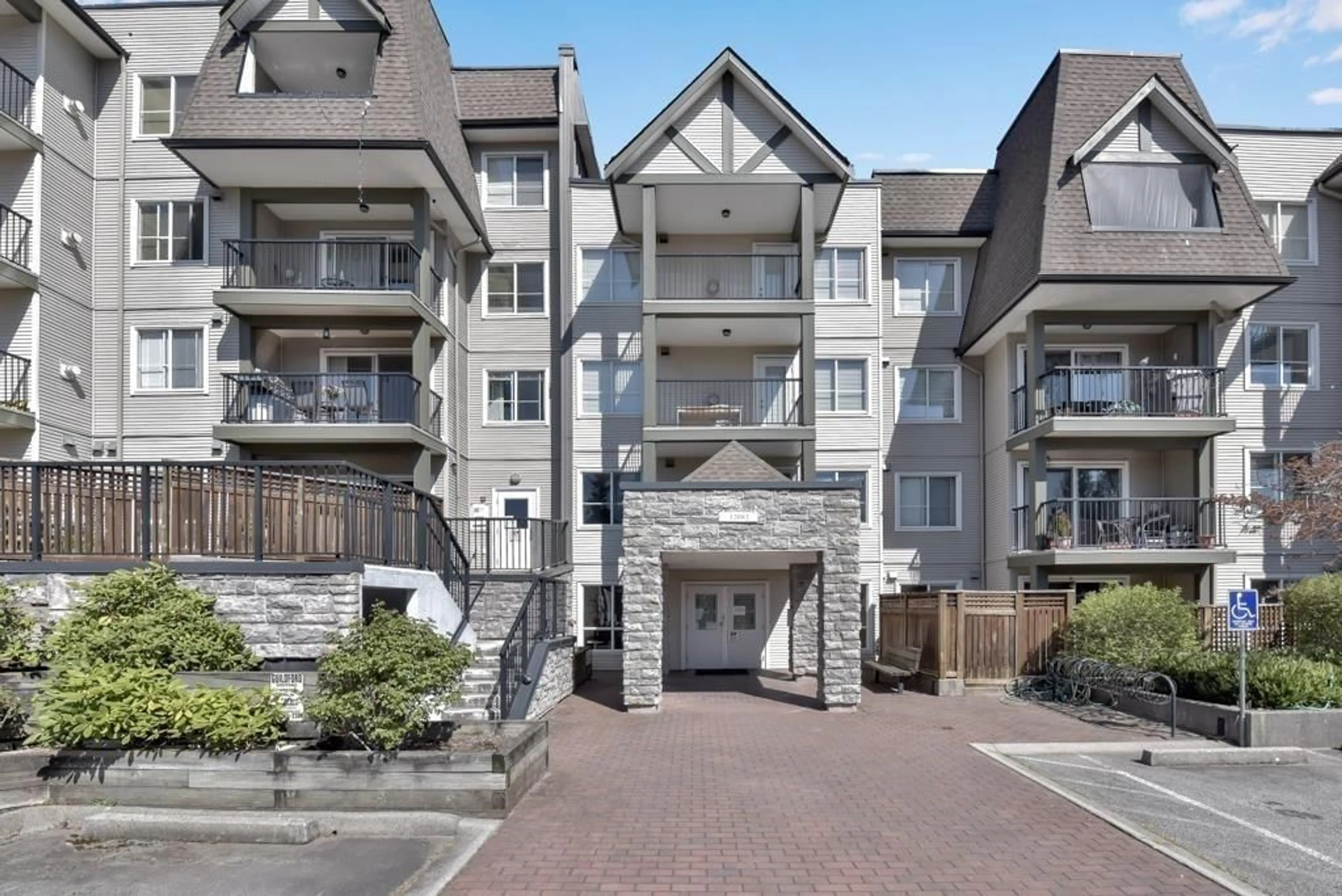 Unknown for 421 - 12083 92A AVENUE, Surrey British Columbia V3V8C8