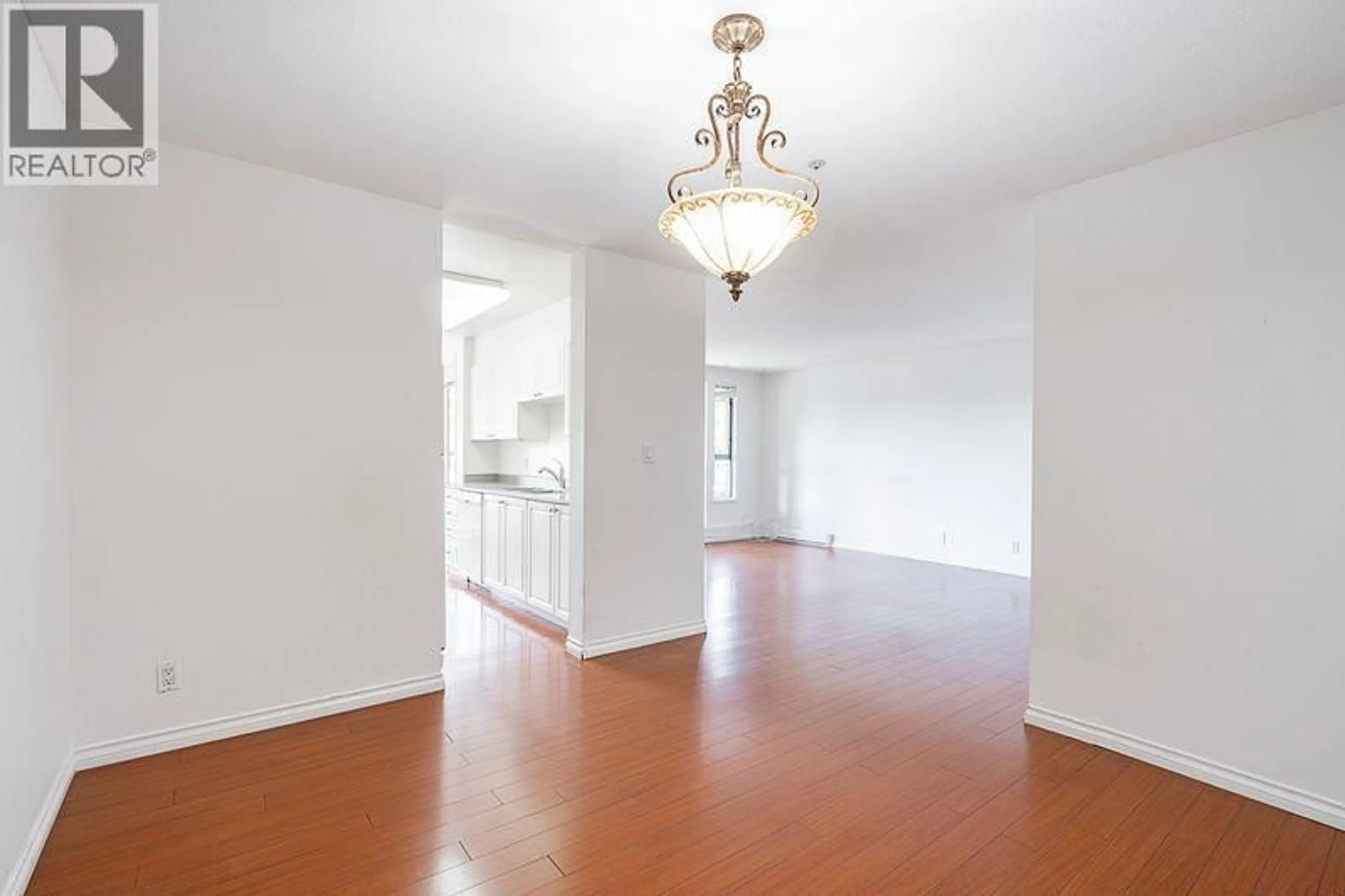 Unknown for 211 - 223 MOUNTAIN HIGHWAY, North Vancouver British Columbia V7J3V3