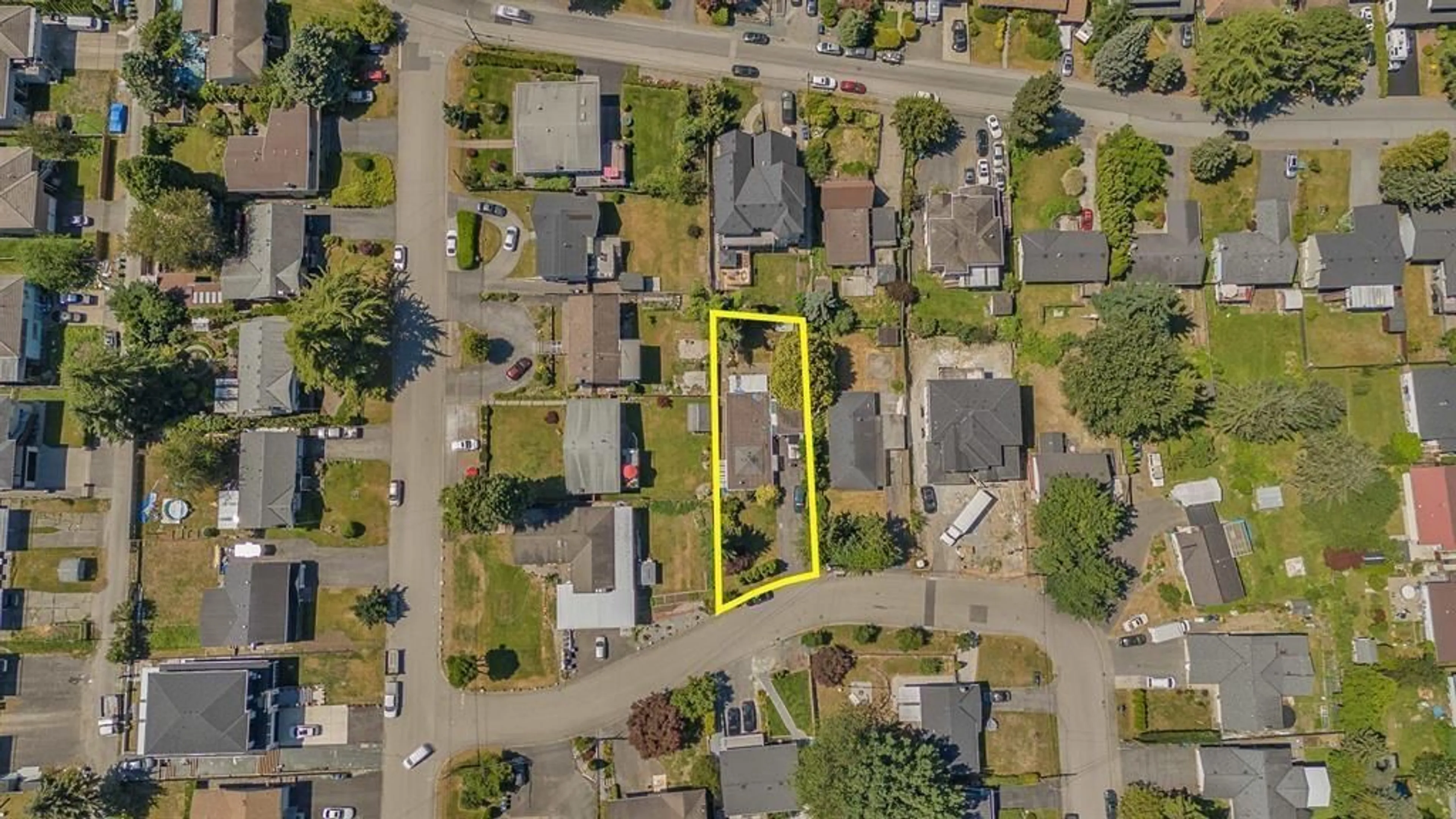 A pic from outside/outdoor area/front of a property/back of a property/a pic from drone, street for 11277 134 ST STREET, Surrey British Columbia V3R2Z2