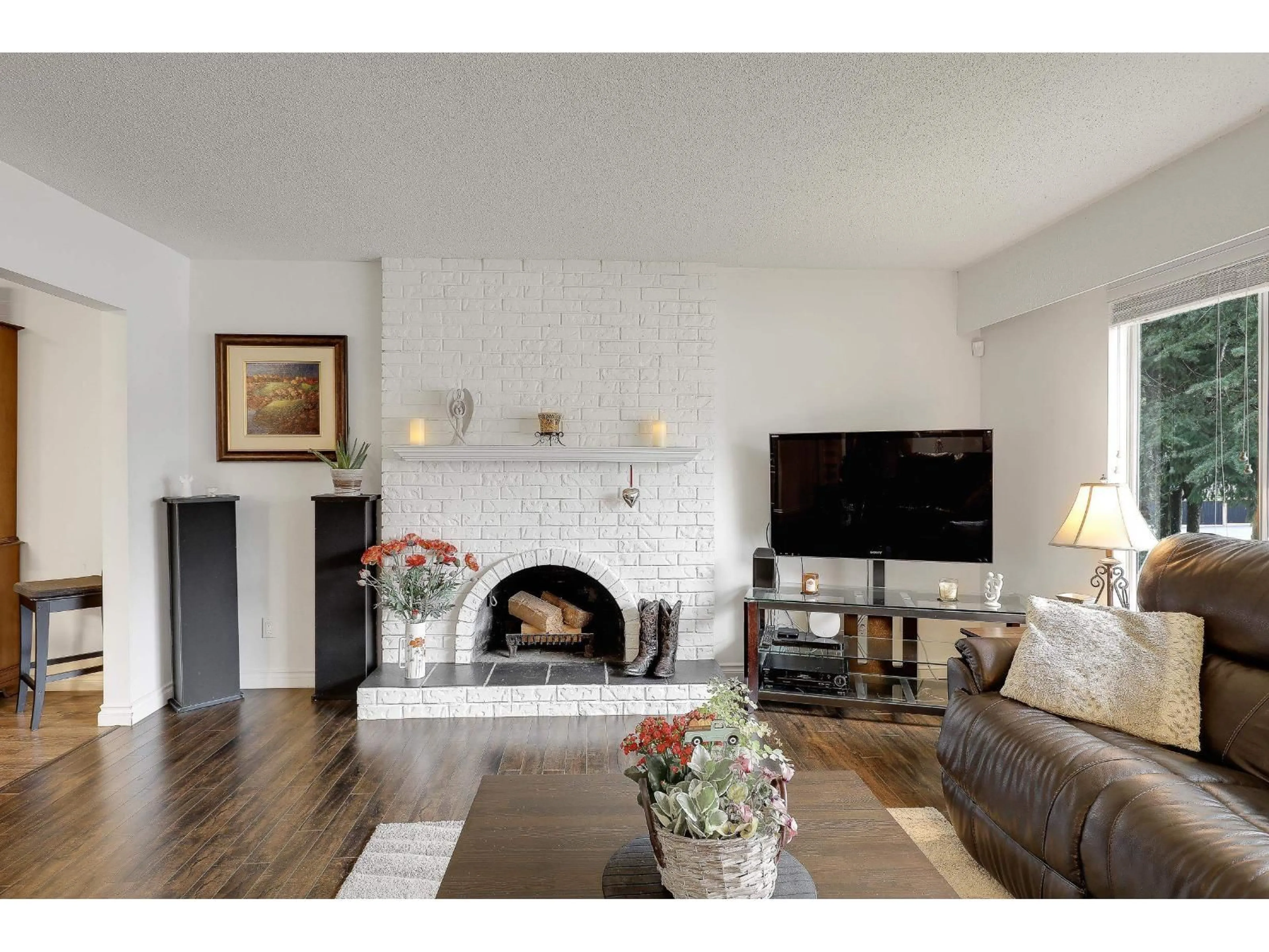 Living room with furniture, unknown for 4571 198 STREET, Langley British Columbia V3A1E7