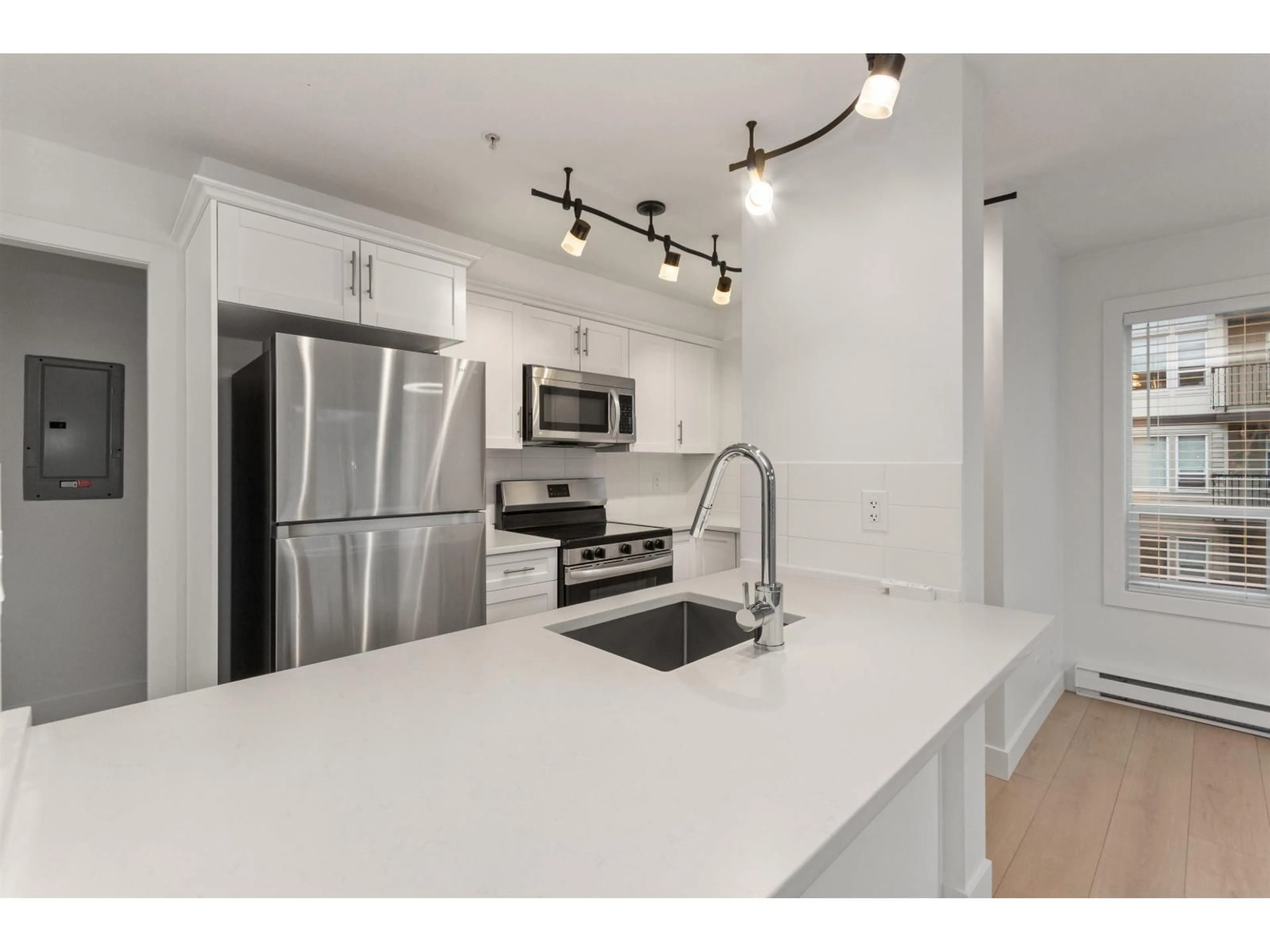 Standard kitchen, unknown for 319 - 46289 YALE ROAD, Chilliwack British Columbia V2P0B9