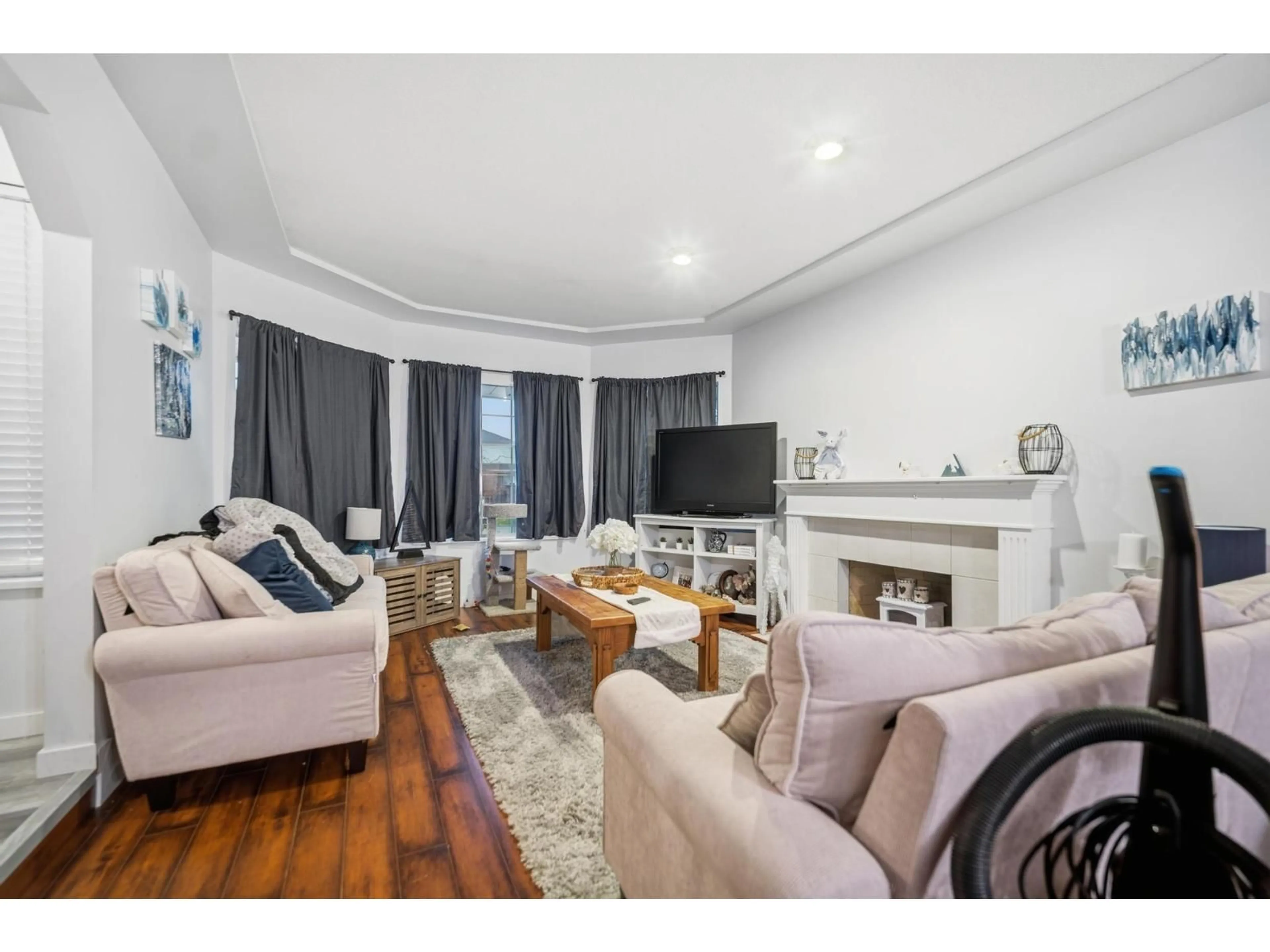 Living room with furniture, unknown for 18592 62 AVENUE, Surrey British Columbia V3S7R1