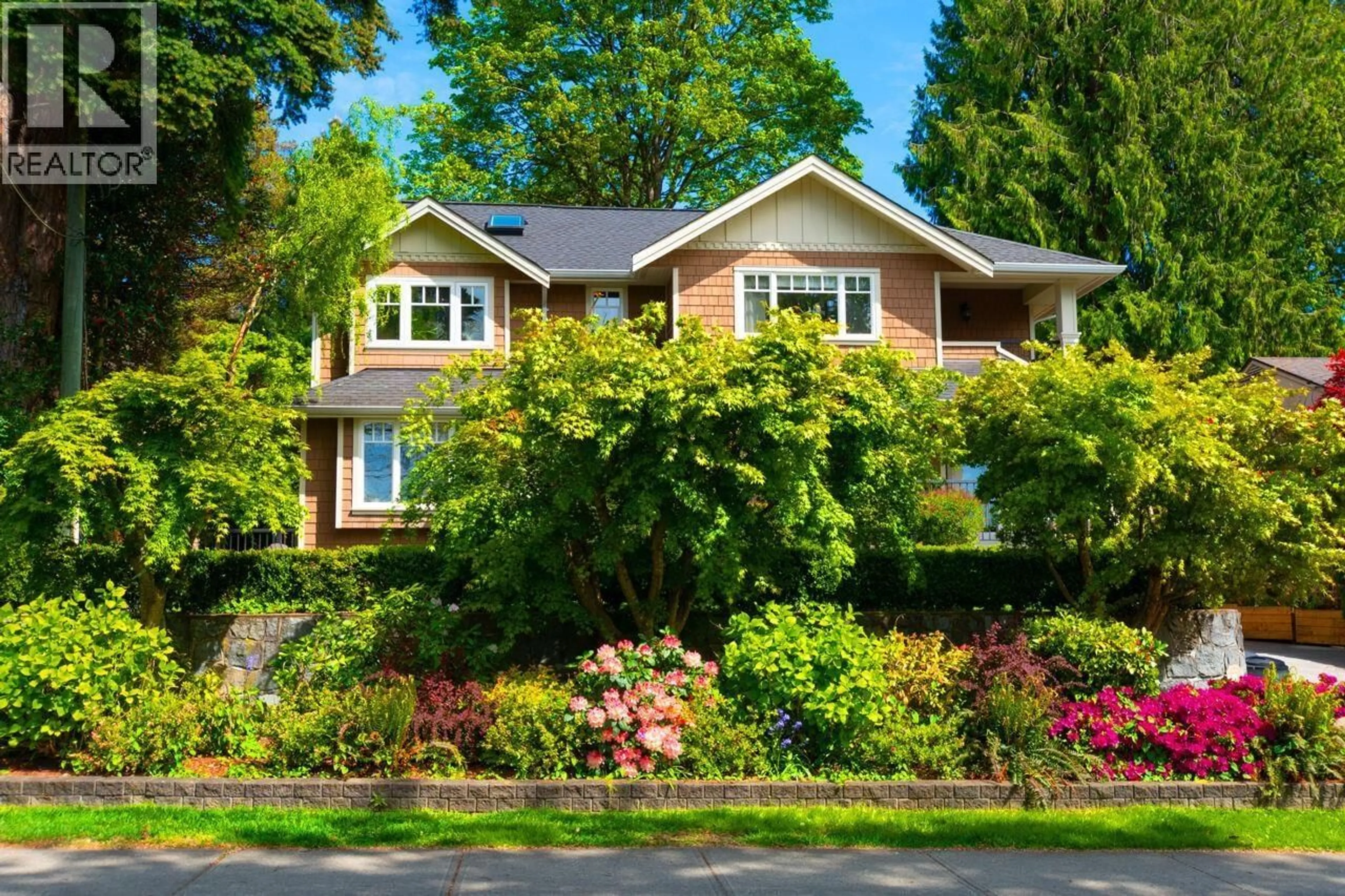 Home with brick exterior material, street for 1050 11TH STREET, West Vancouver British Columbia V7T2M5