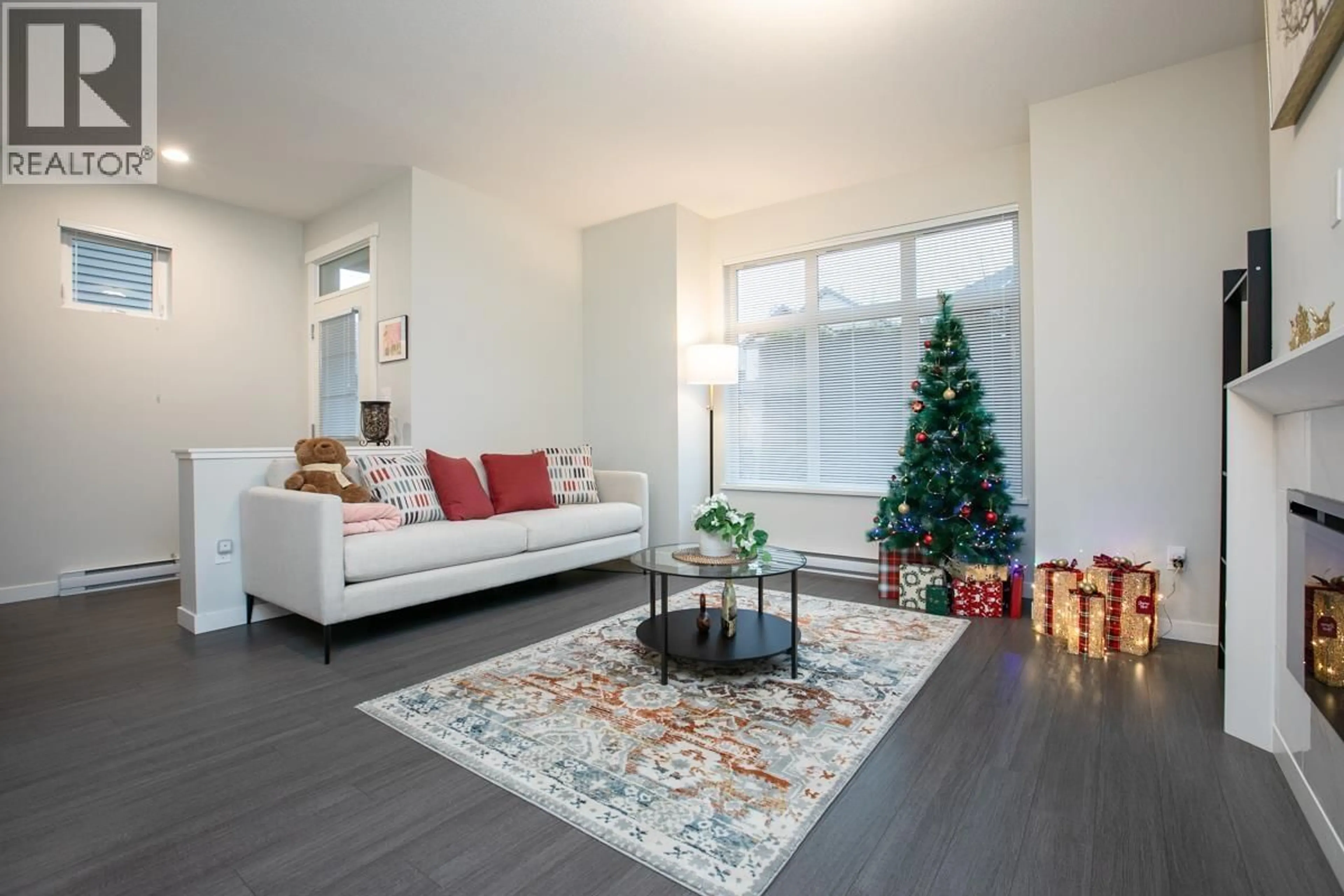 Living room with furniture, unknown for 62 - 3400 DEVONSHIRE AVENUE, Coquitlam British Columbia V3E0L1