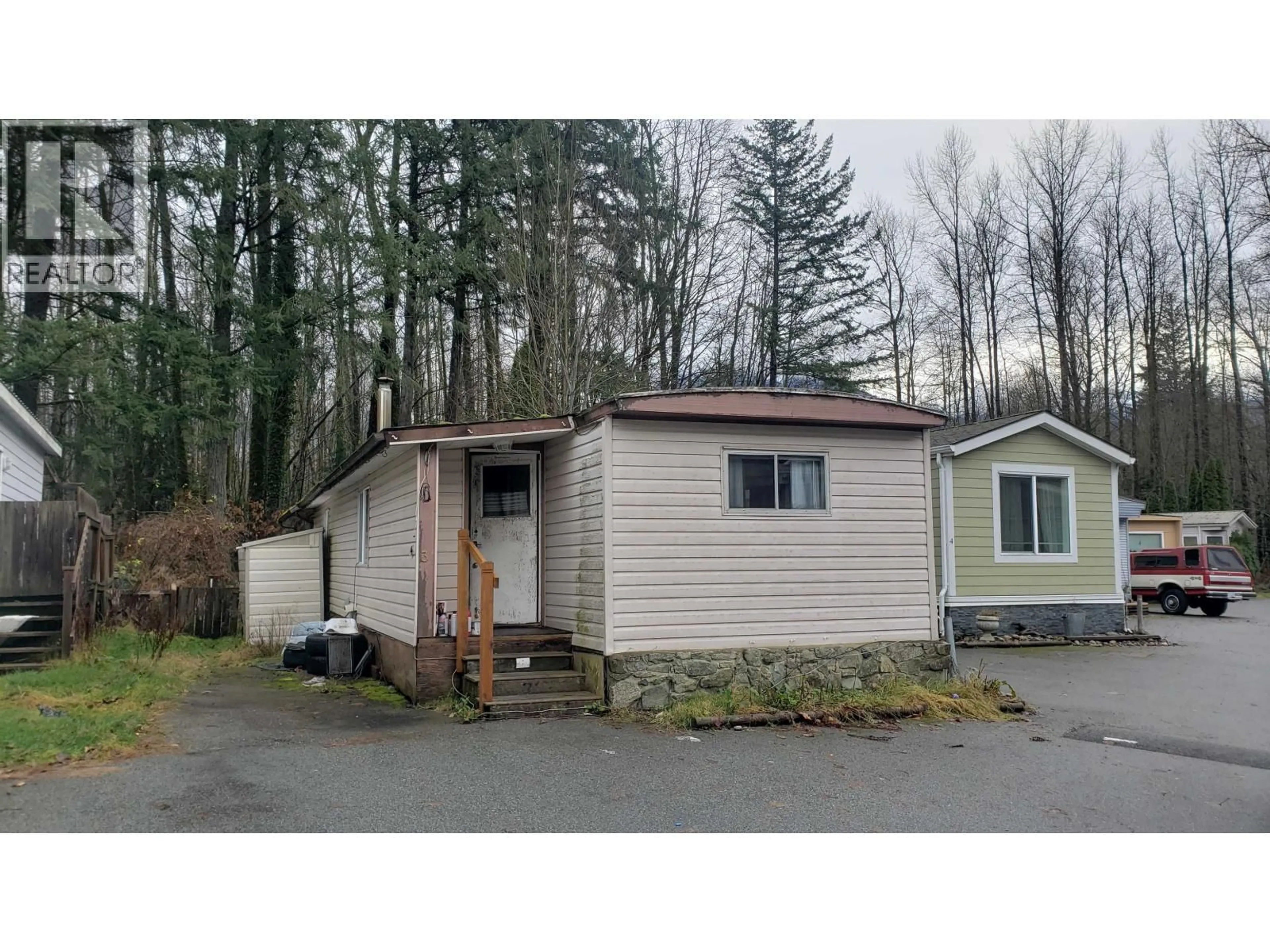 Unknown for 3 - 39884 GOVERNMENT ROAD, Squamish British Columbia V8B0A7