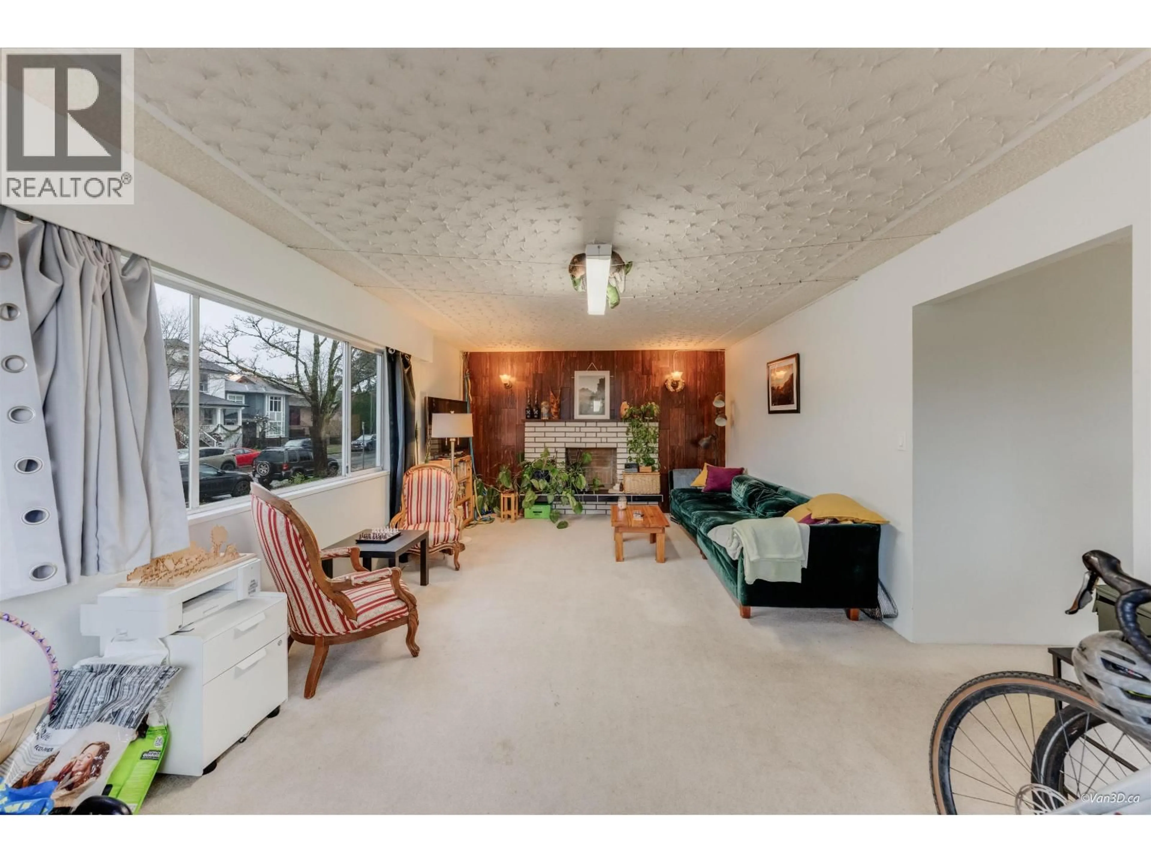 Living room with furniture, unknown for 500 GILMORE AVENUE, Burnaby British Columbia V5C4R4