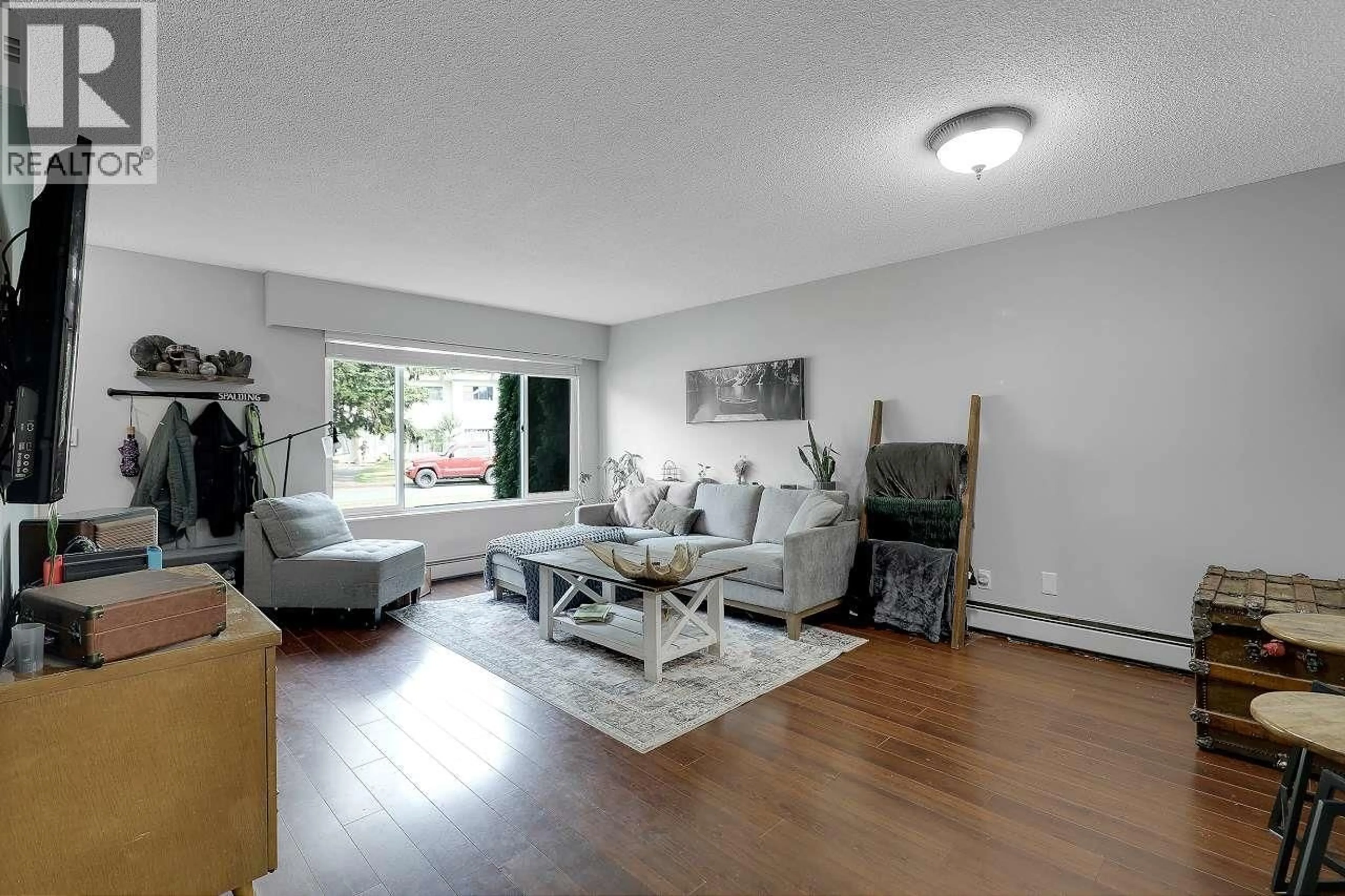 Living room with furniture, unknown for 21536 MAYO PLACE, Maple Ridge British Columbia V2X2K9