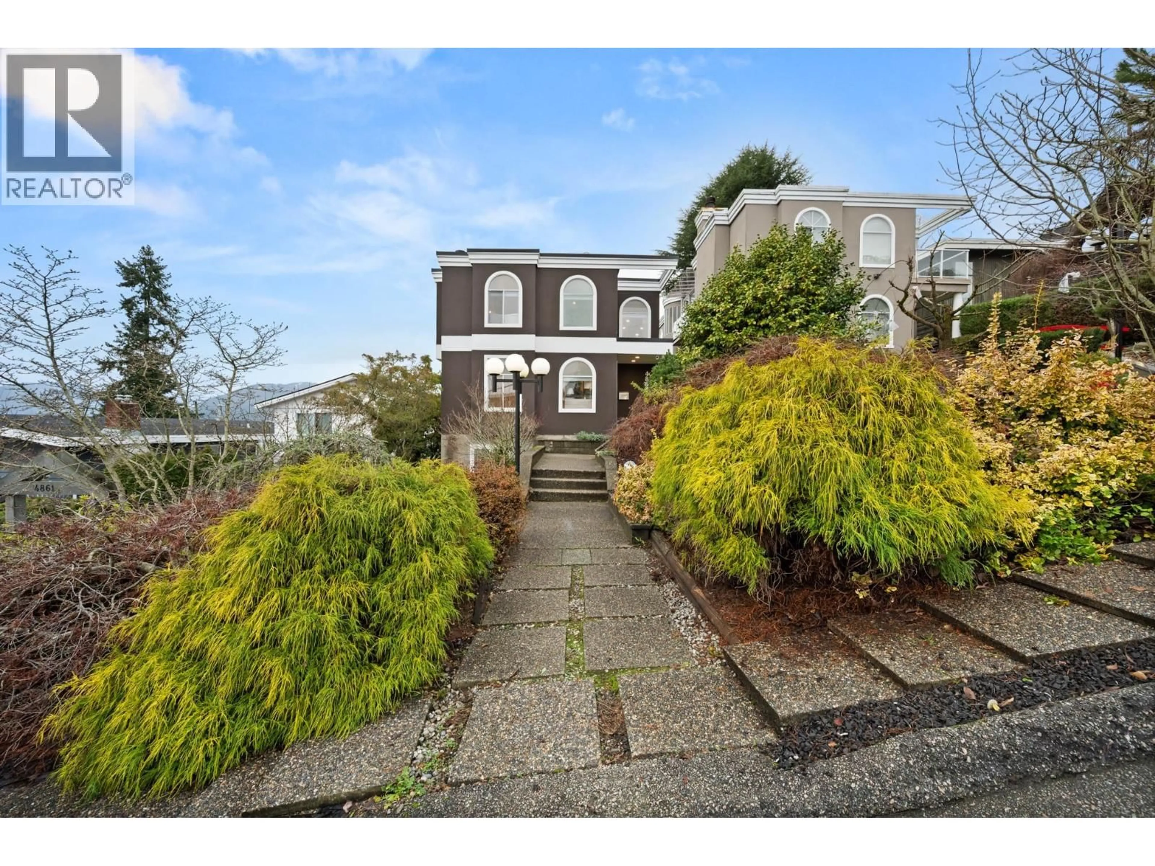 A pic from outside/outdoor area/front of a property/back of a property/a pic from drone, street for 4863 CAMBRIDGE STREET, Burnaby British Columbia V5C1H9