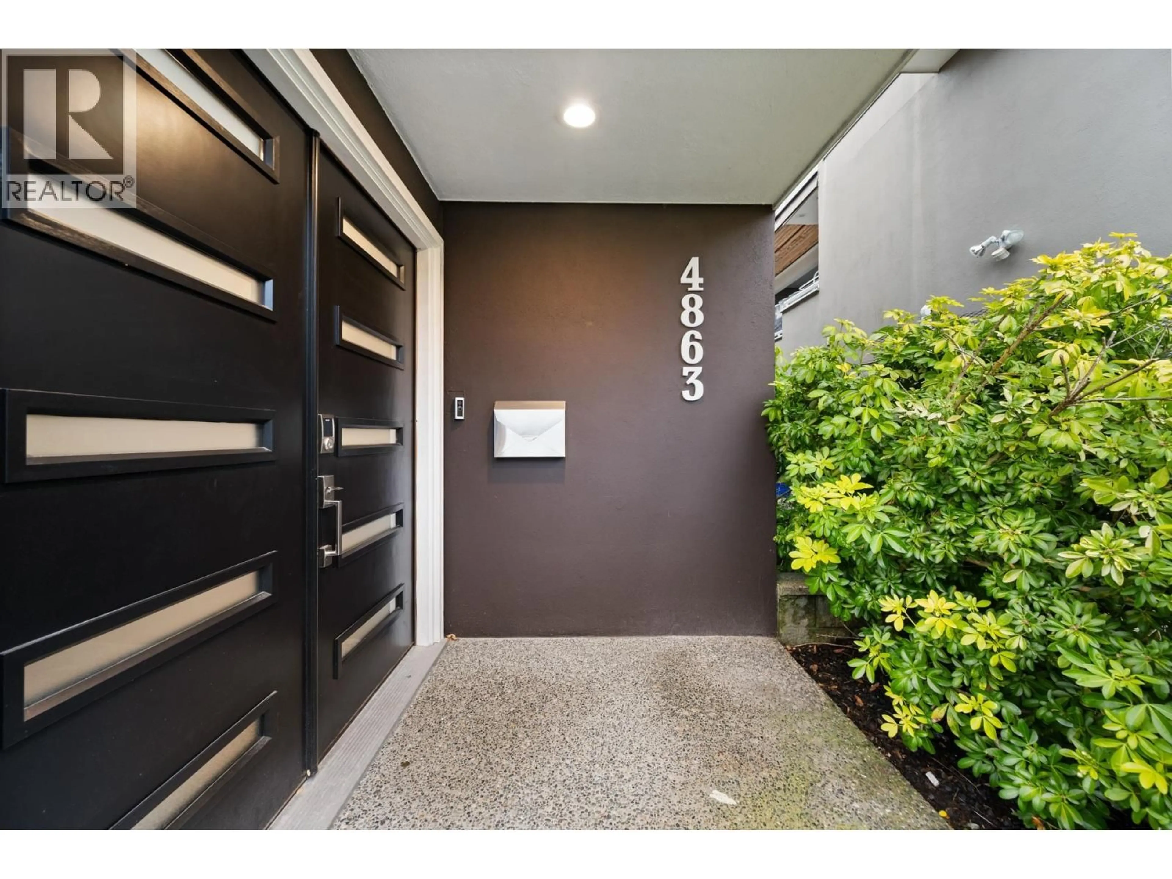 Indoor entryway for 4863 CAMBRIDGE STREET, Burnaby British Columbia V5C1H9