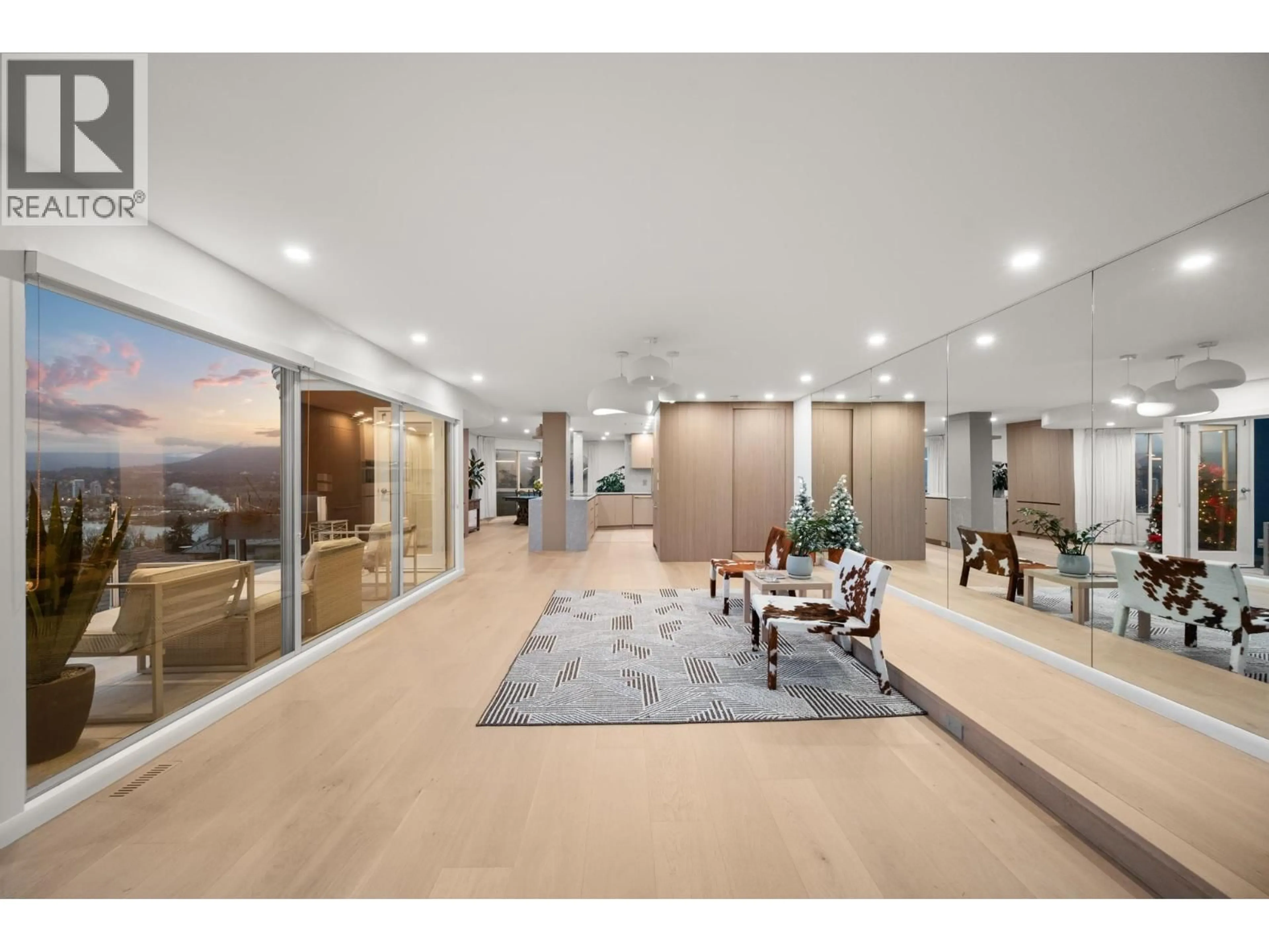 Indoor foyer for 4863 CAMBRIDGE STREET, Burnaby British Columbia V5C1H9