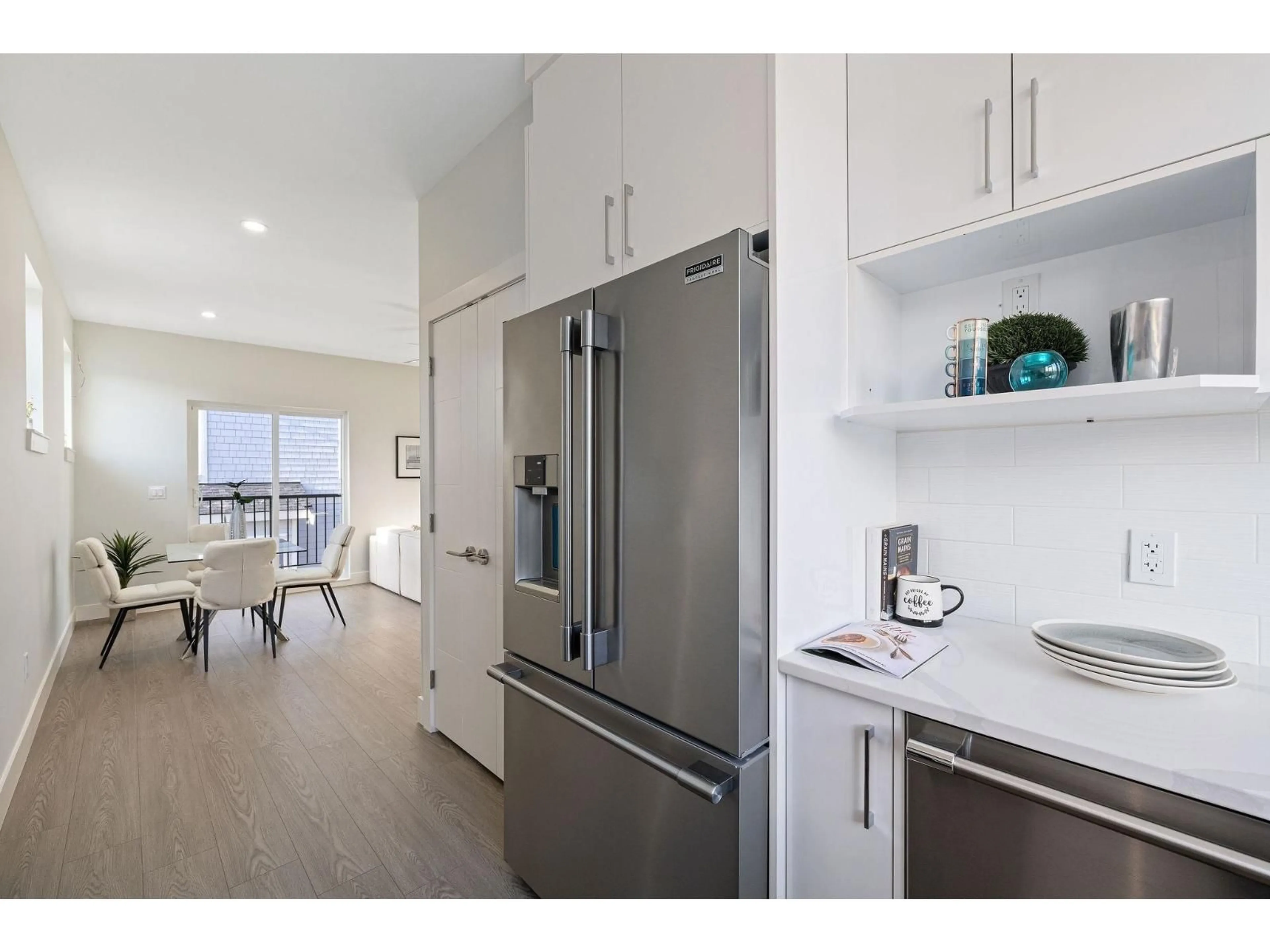 Open concept kitchen, unknown for 3 - 14391 61A AVENUE, Surrey British Columbia V3X0E5