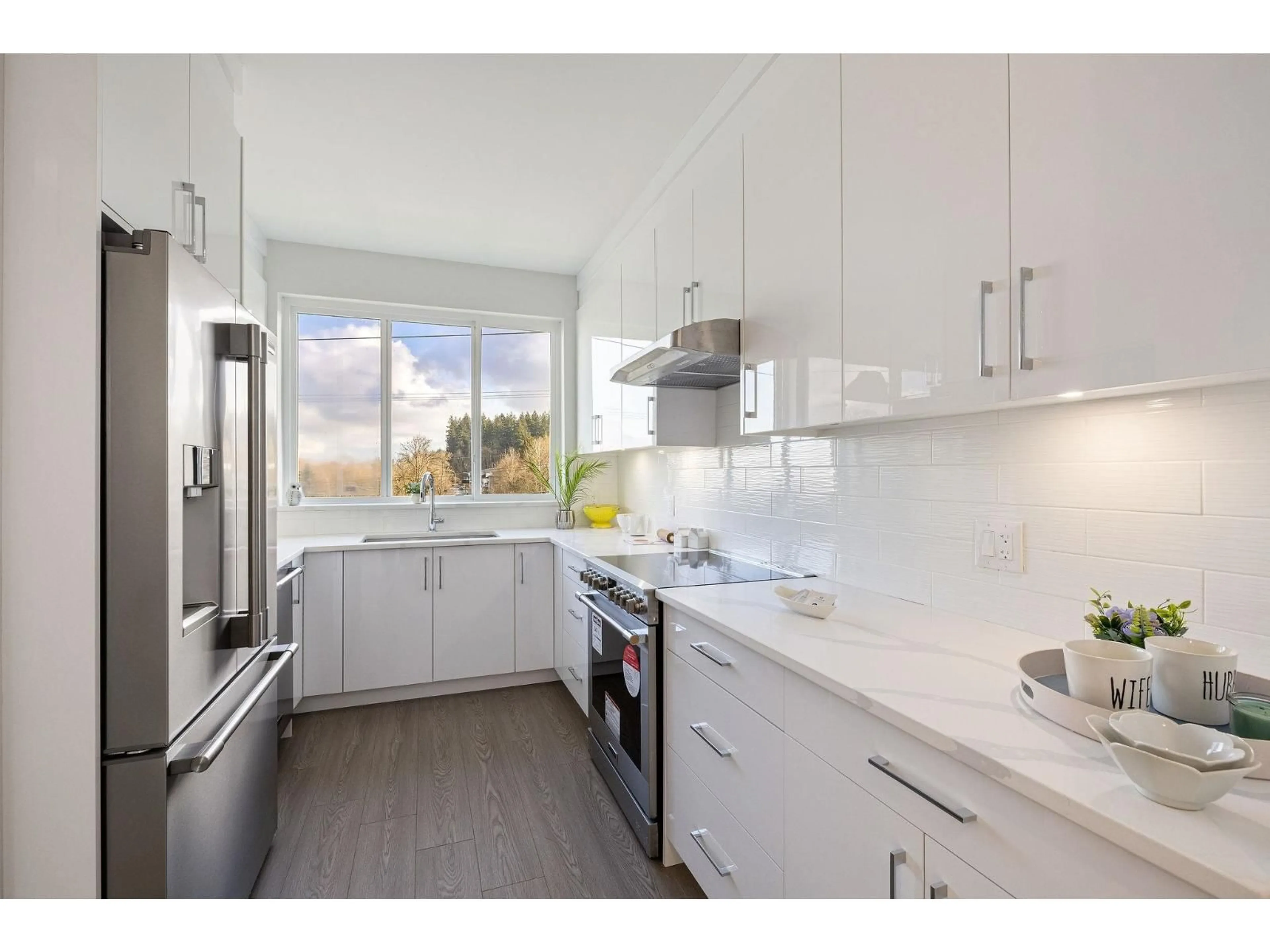Contemporary kitchen, ceramic/tile floor for 3 - 14391 61A AVENUE, Surrey British Columbia V3X0E5