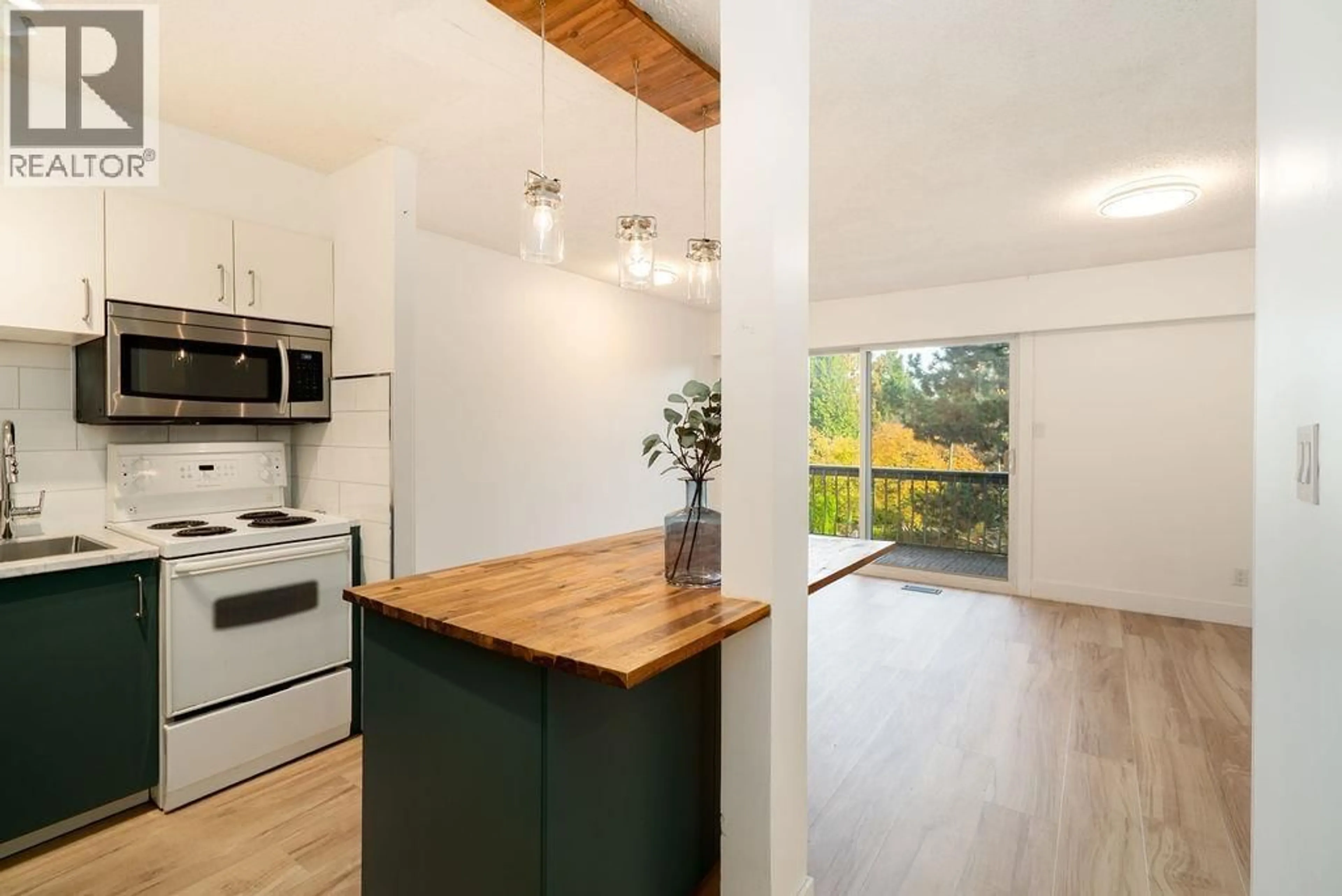 Open concept kitchen, wood/laminate floor for 1009 CLARKE ROAD, Port Moody British Columbia V3H1M3