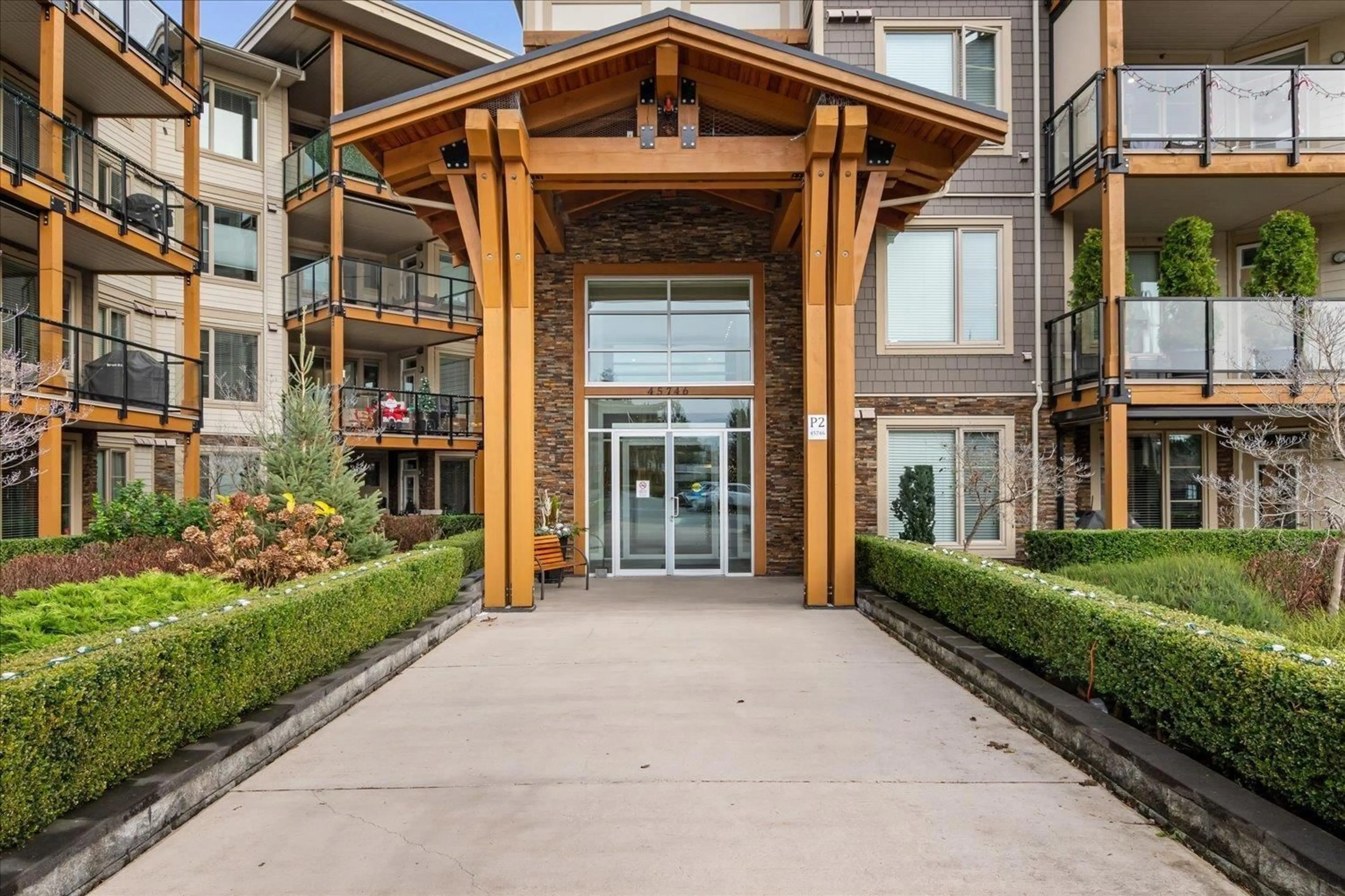 Indoor foyer for 110 - 45746 KEITH WILSON ROAD, Chilliwack British Columbia V2R0X3