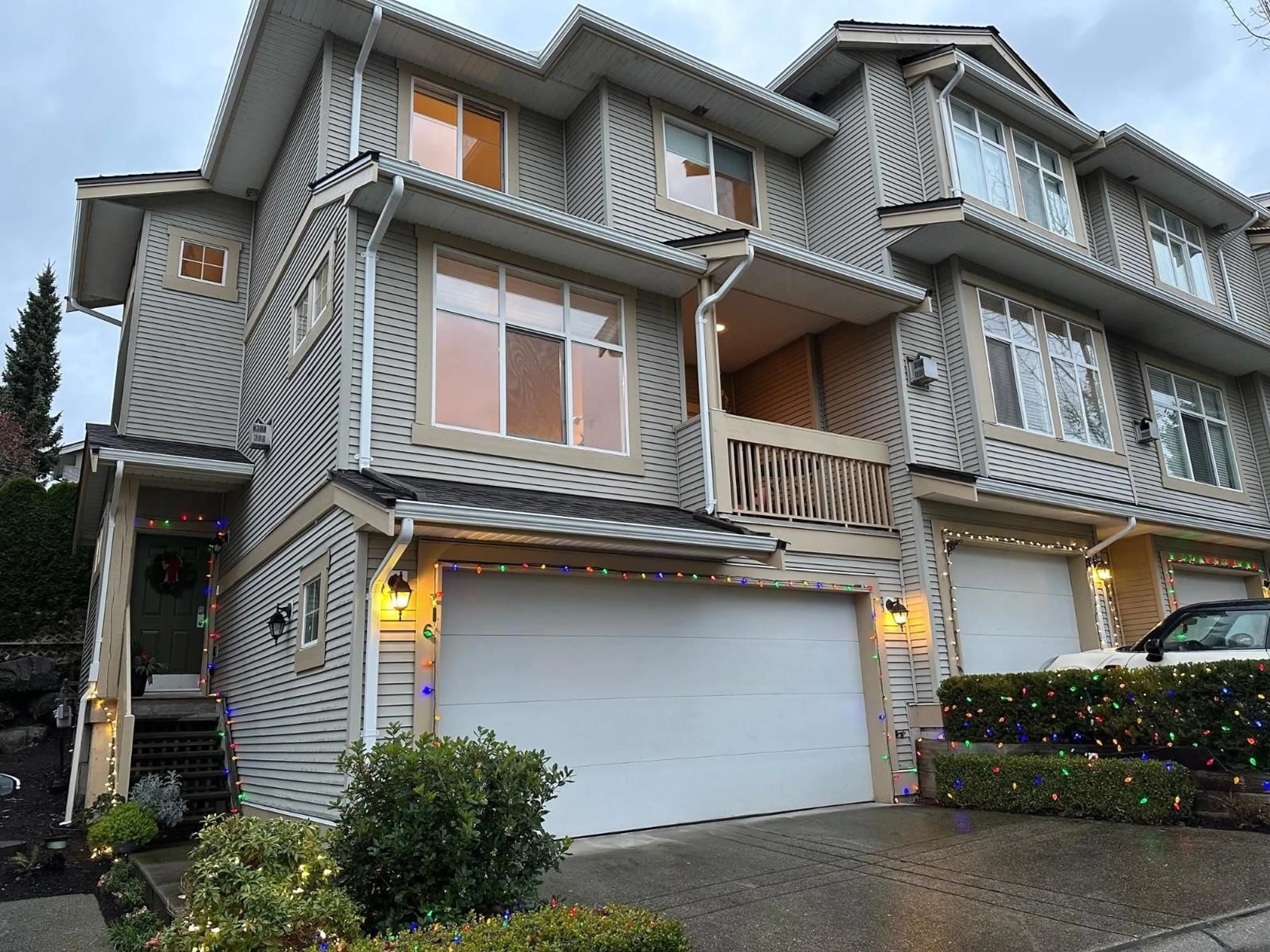 Home with vinyl exterior material, street for 6 - 14959 58 AVENUE, Surrey British Columbia V3S9Y9