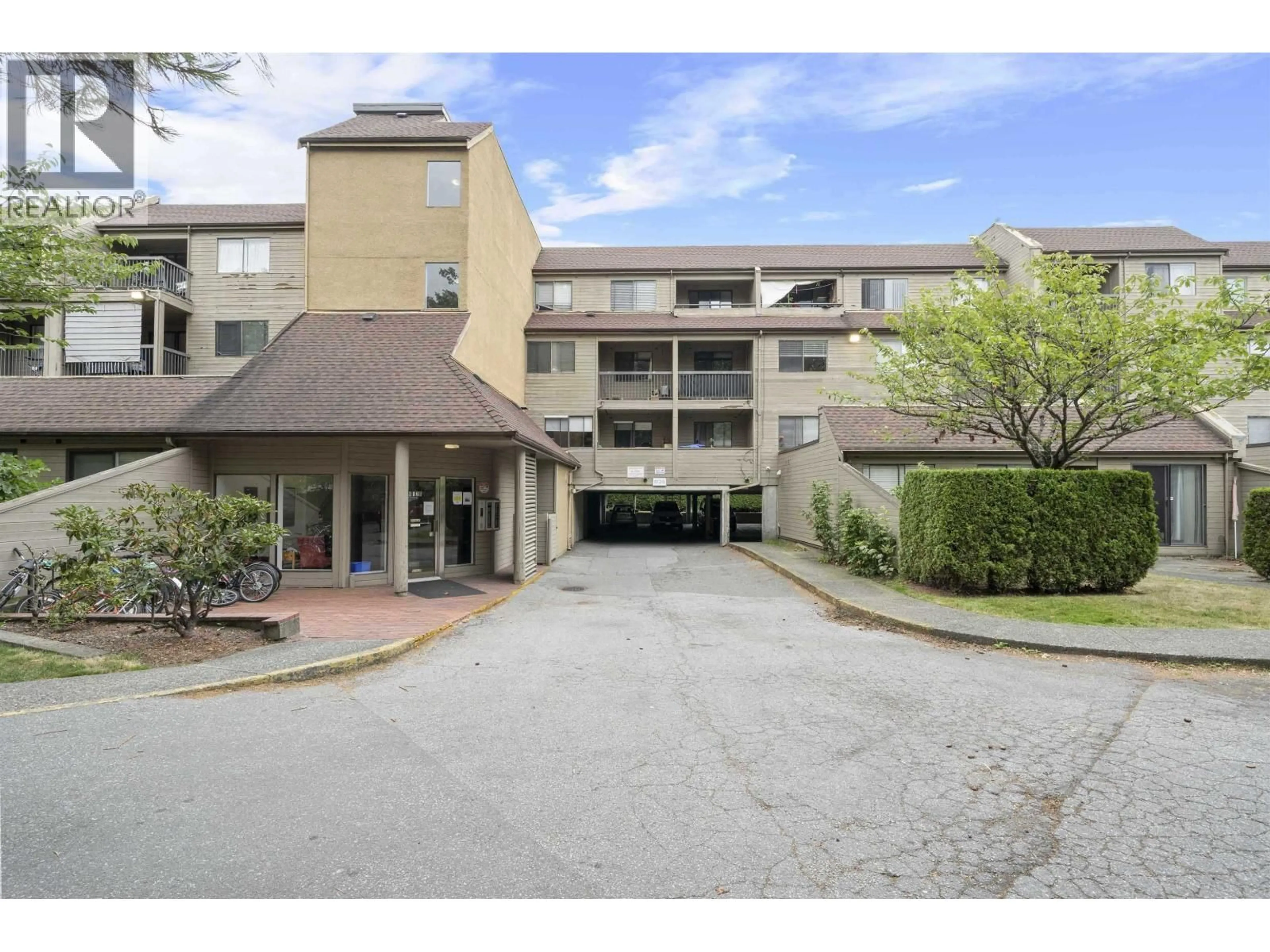 Indoor foyer for 311 - 8120 COLONIAL DRIVE, Richmond British Columbia V7C4V2