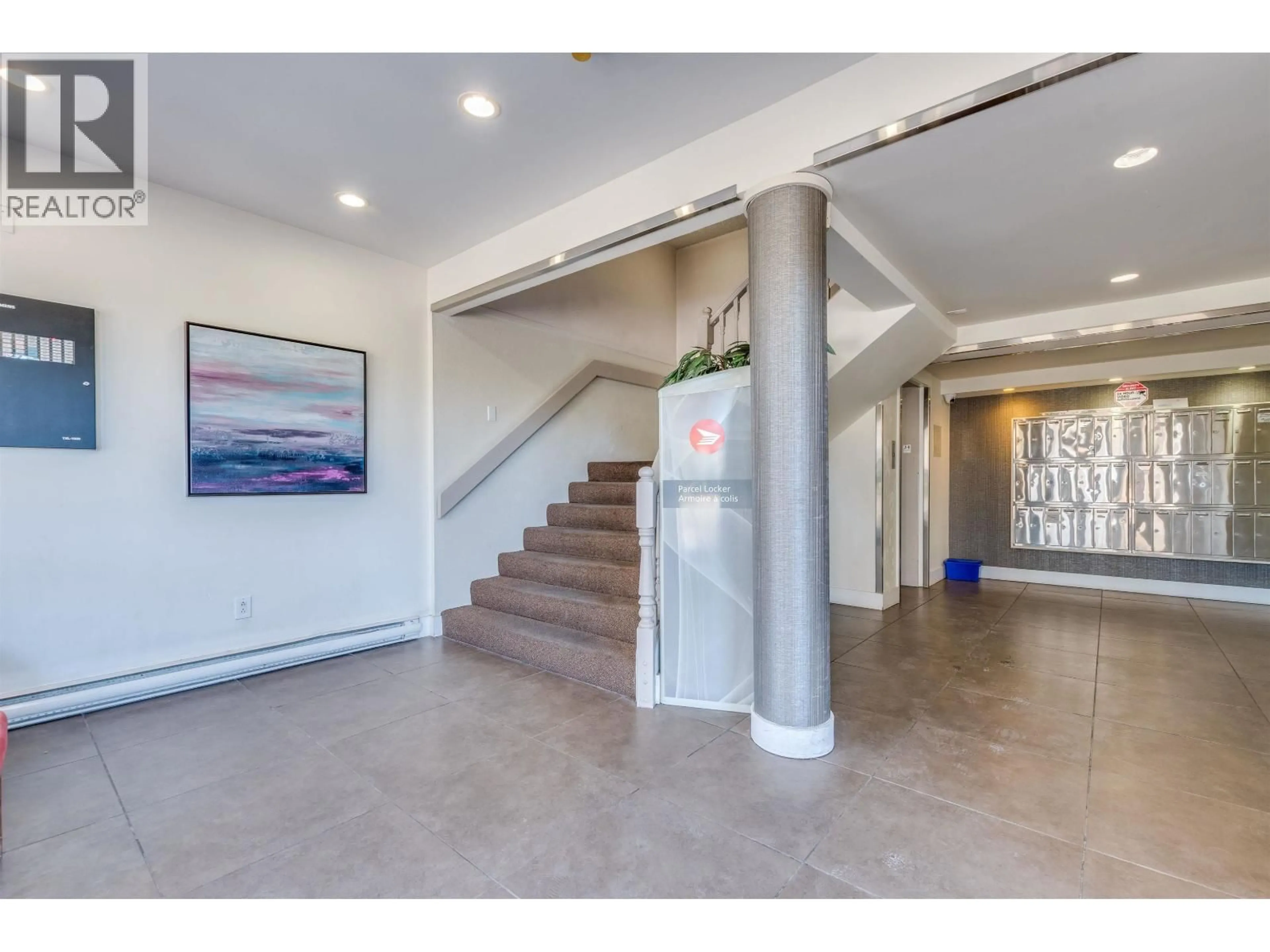 Indoor foyer for 311 - 8120 COLONIAL DRIVE, Richmond British Columbia V7C4V2