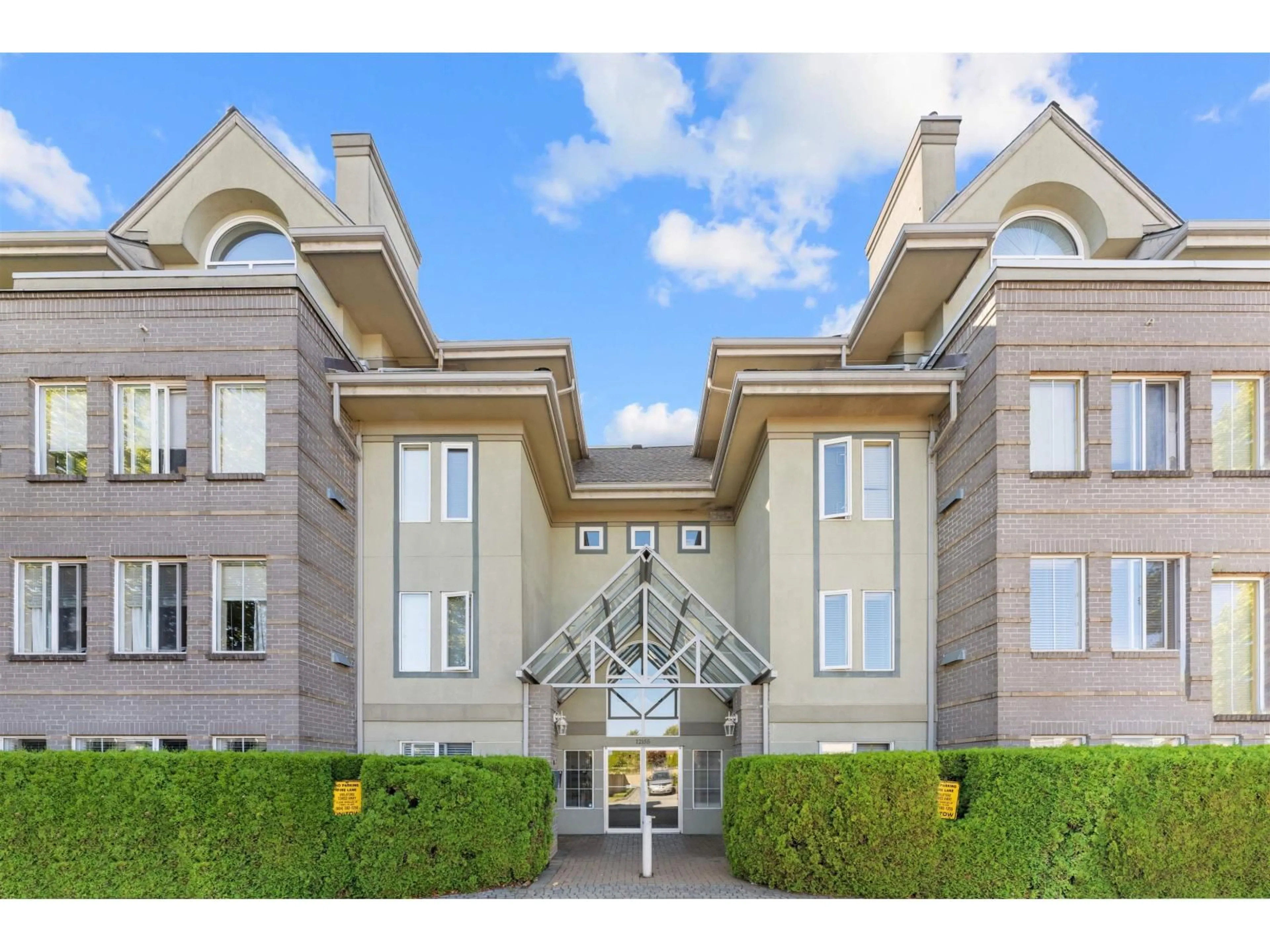 Indoor foyer for 406 - 12155 75A AVENUE, Surrey British Columbia V3W1B9