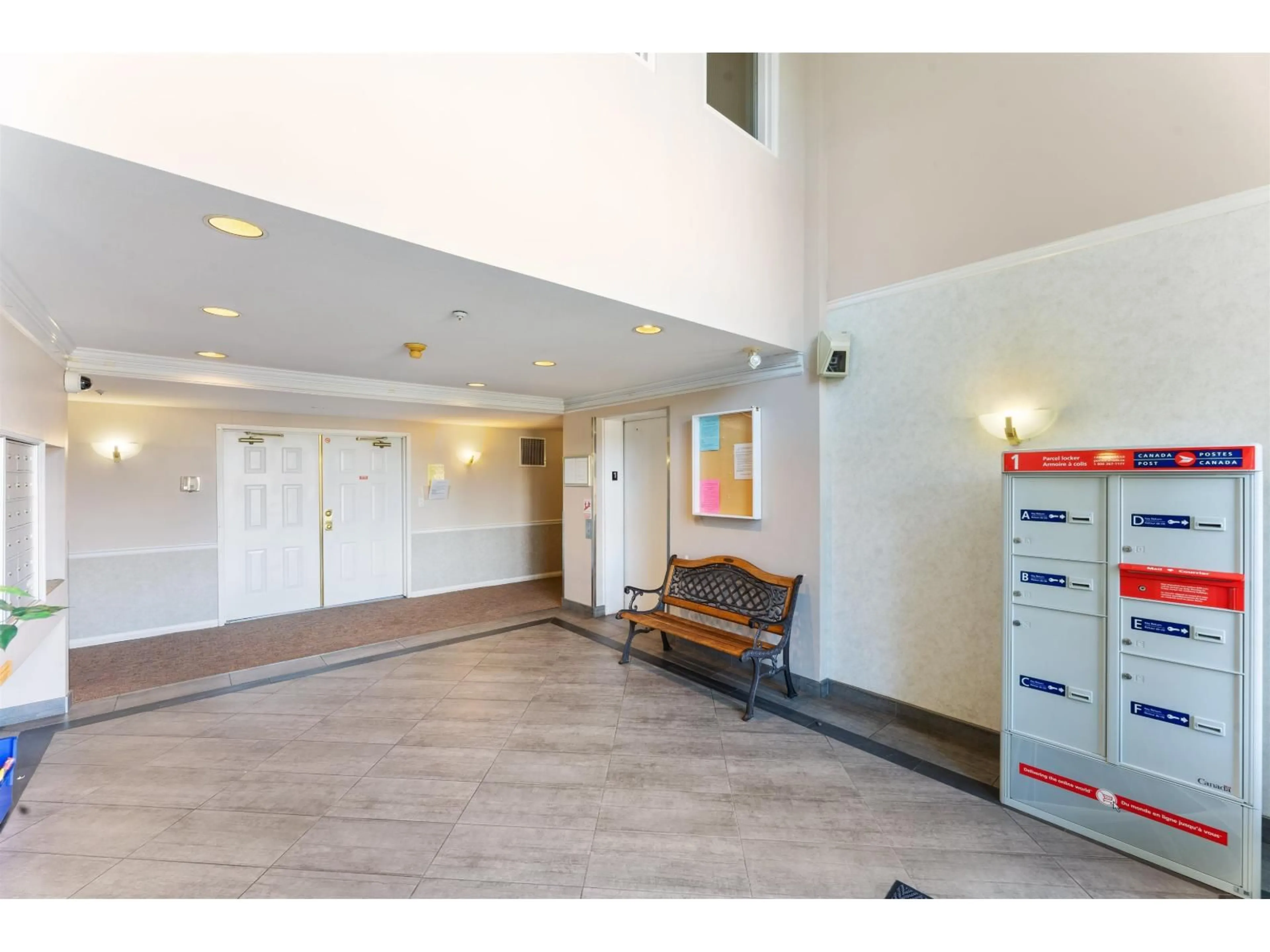 Indoor foyer for 406 - 12155 75A AVENUE, Surrey British Columbia V3W1B9