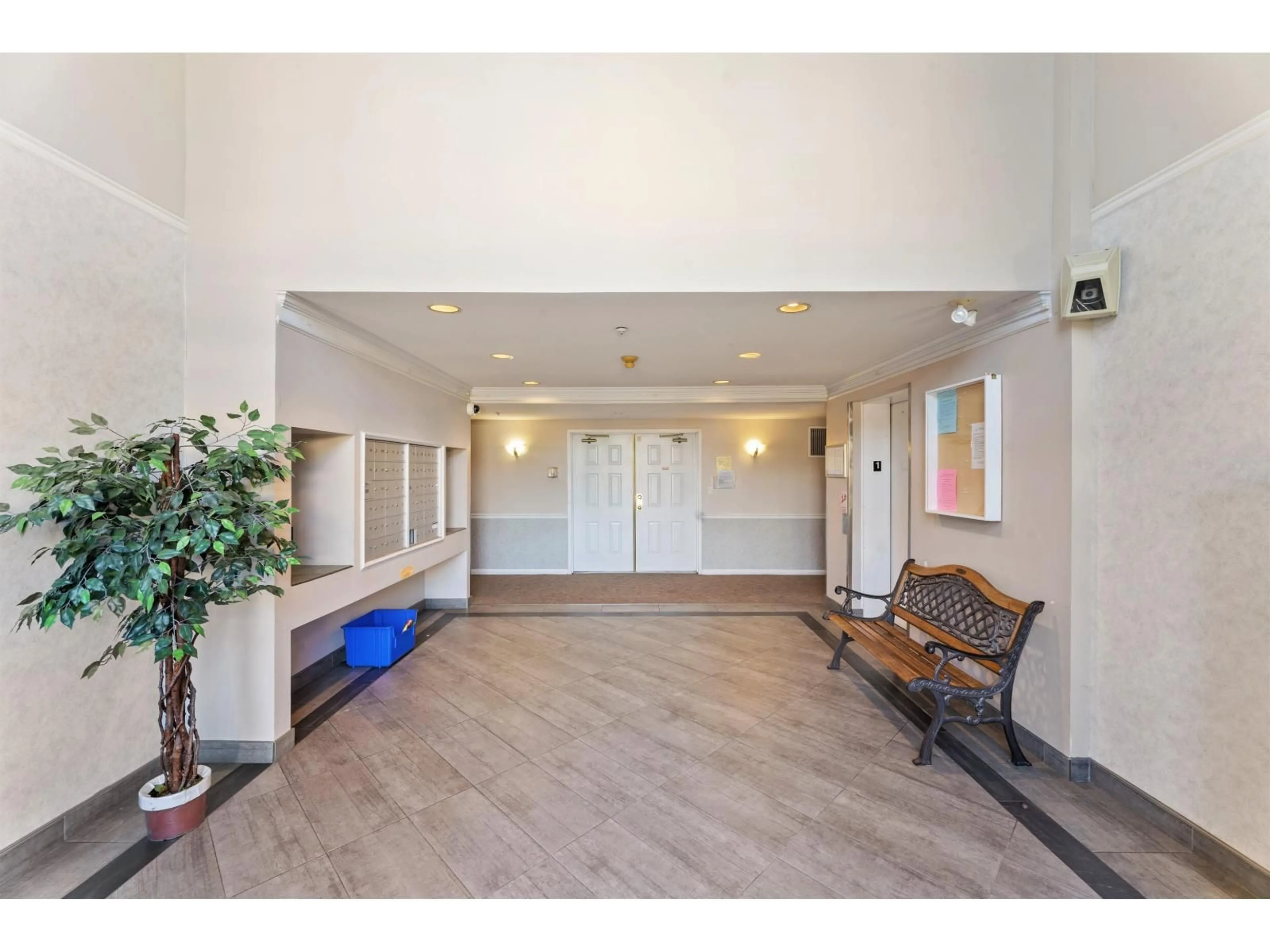 Indoor foyer for 406 - 12155 75A AVENUE, Surrey British Columbia V3W1B9