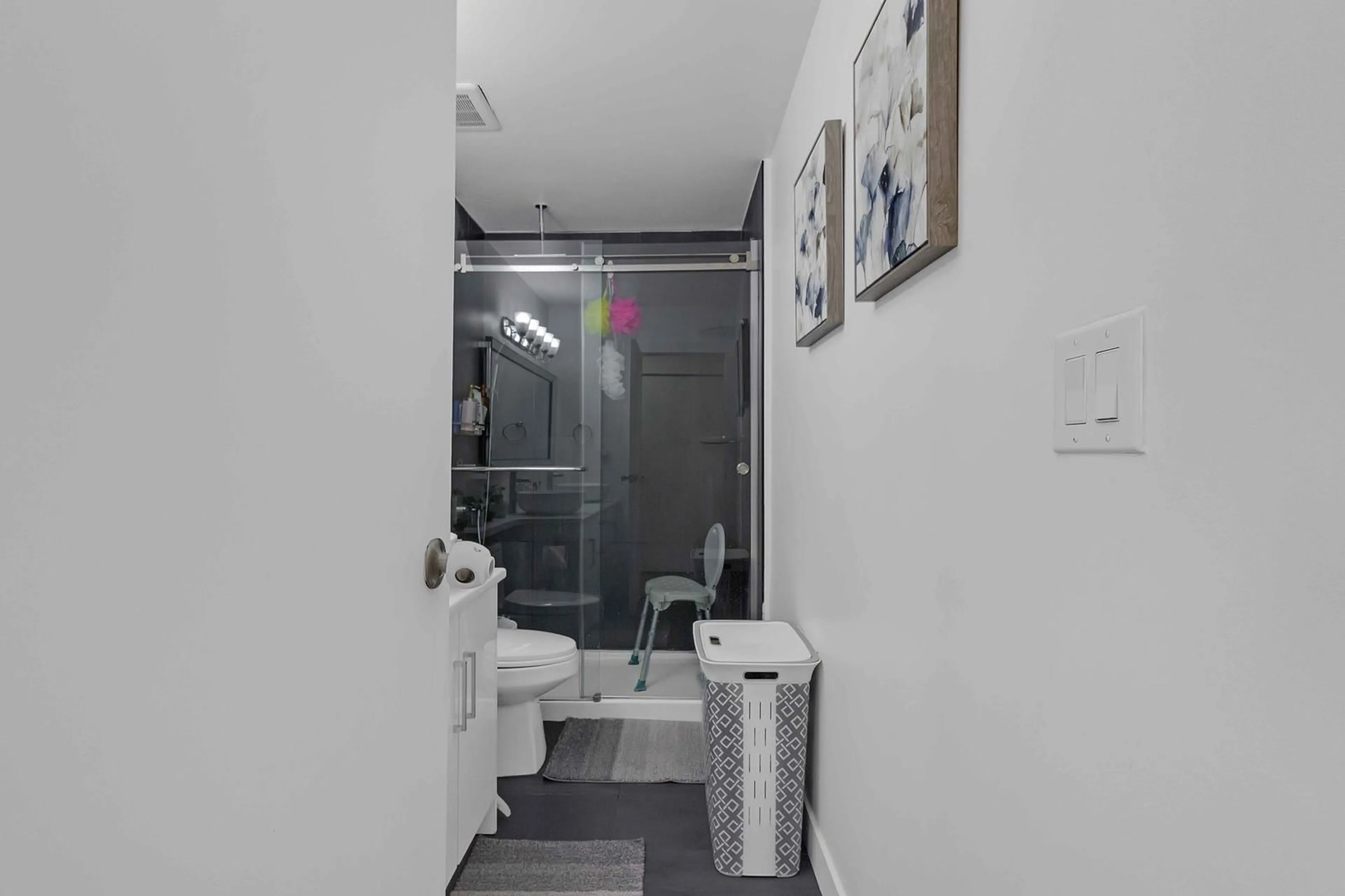 Standard bathroom, unknown for 138 - 7321 140 STREET, Surrey British Columbia V3W5J6