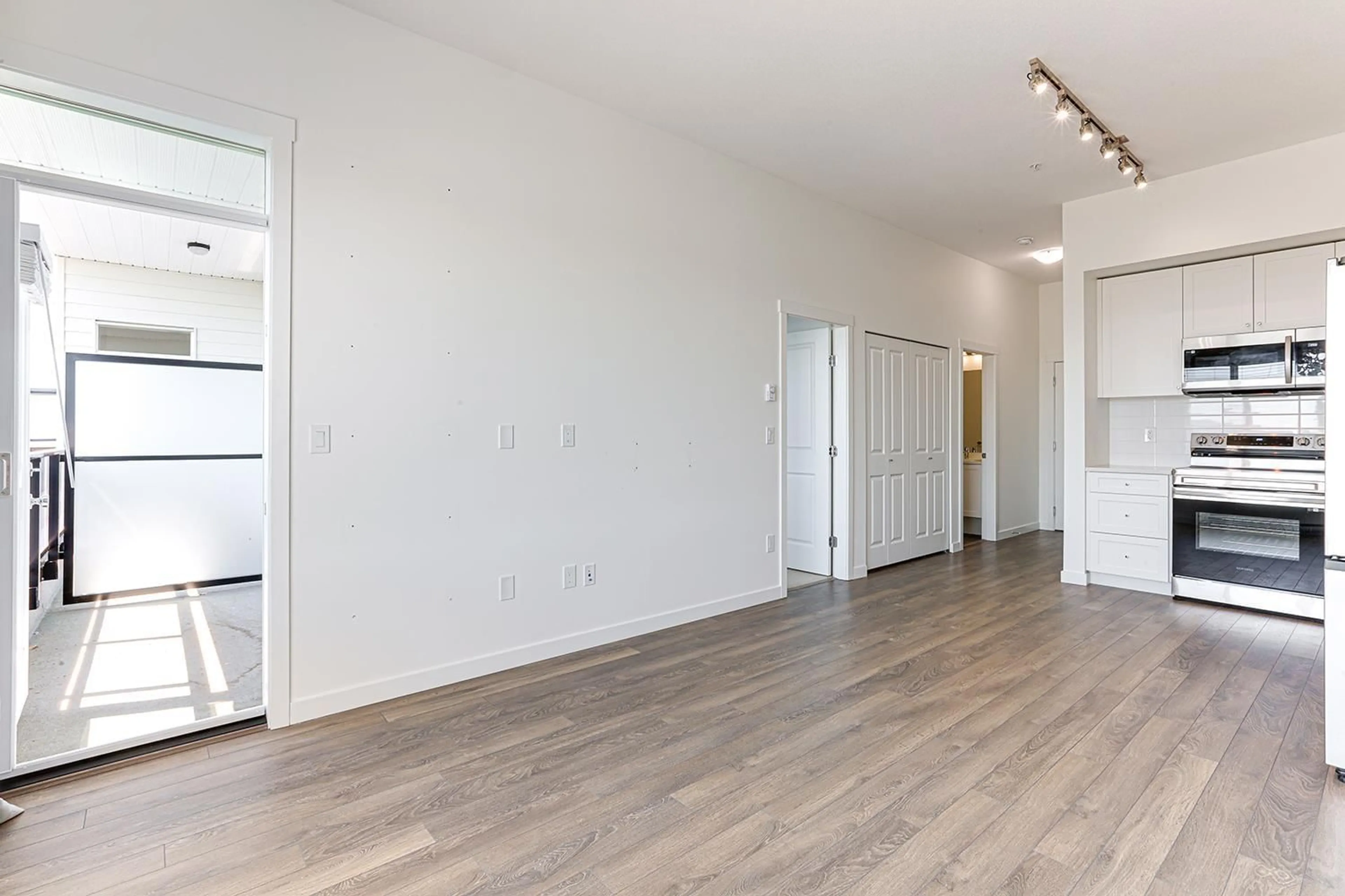 A pic of a room for 610 - 15858 FRASER HIGHWAY, Surrey British Columbia V4N6X4