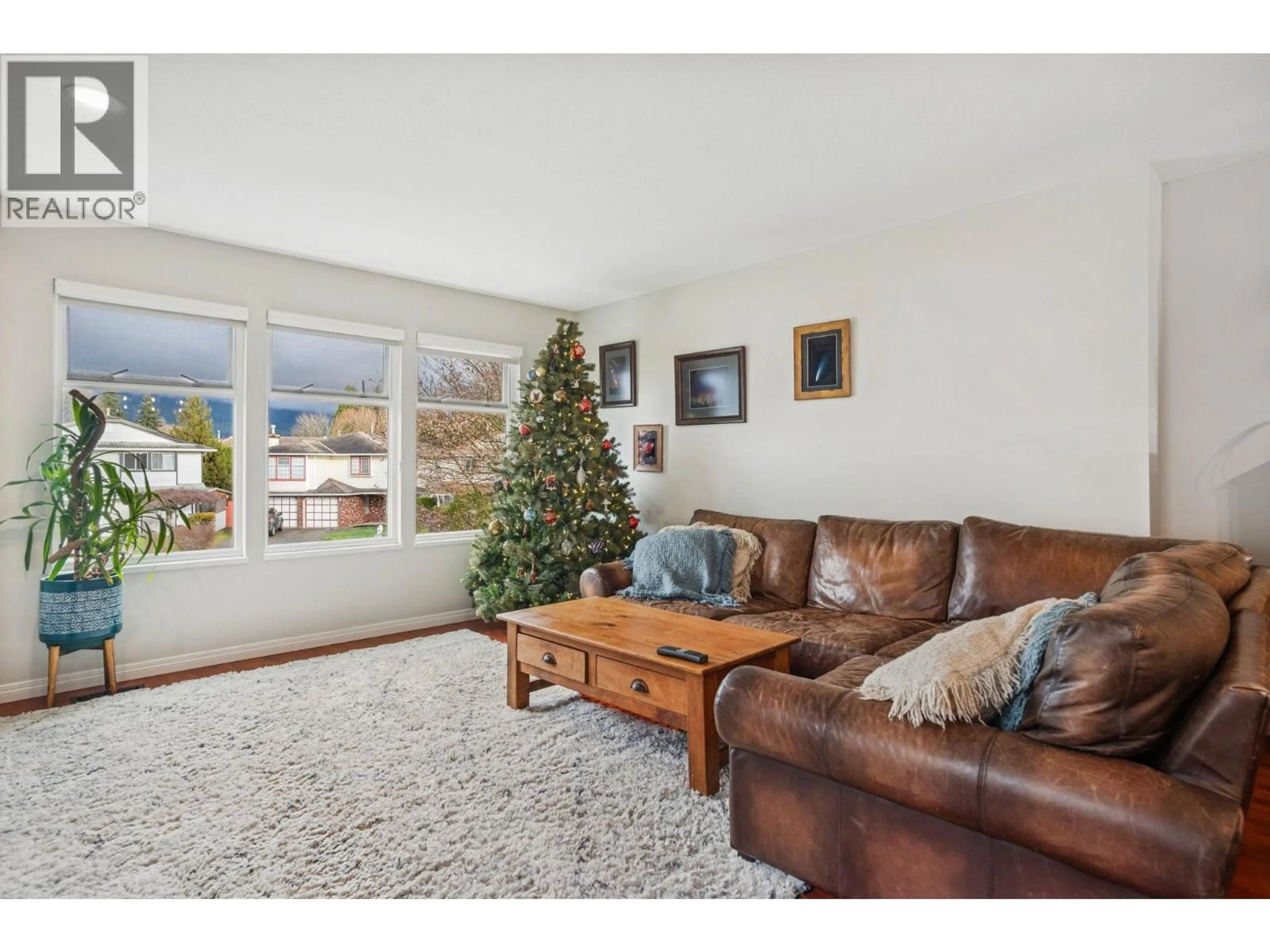 Living room with furniture, unknown for 658 PENDER PLACE, Port Coquitlam British Columbia V3B7M2