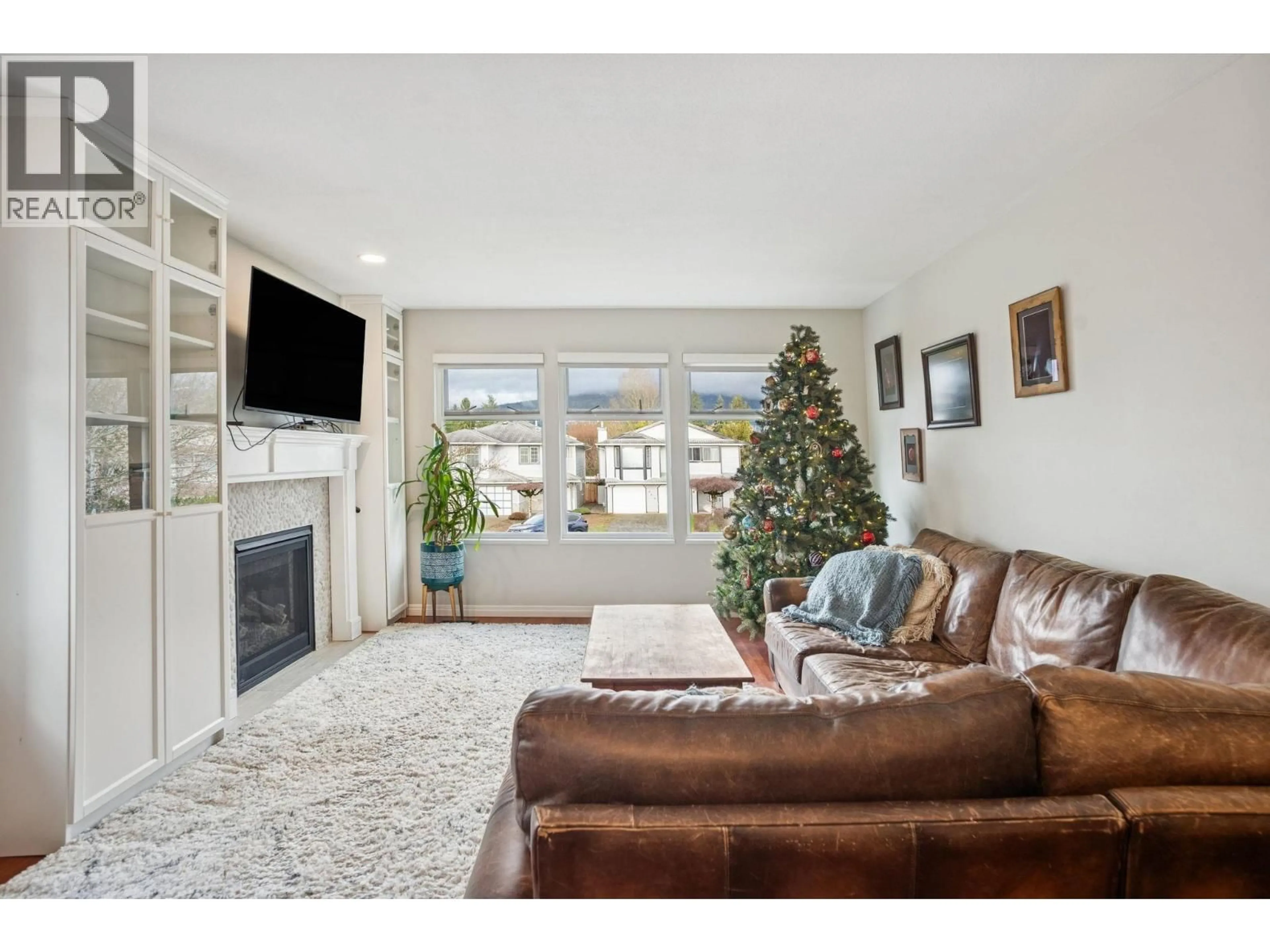 Living room with furniture, unknown for 658 PENDER PLACE, Port Coquitlam British Columbia V3B7M2