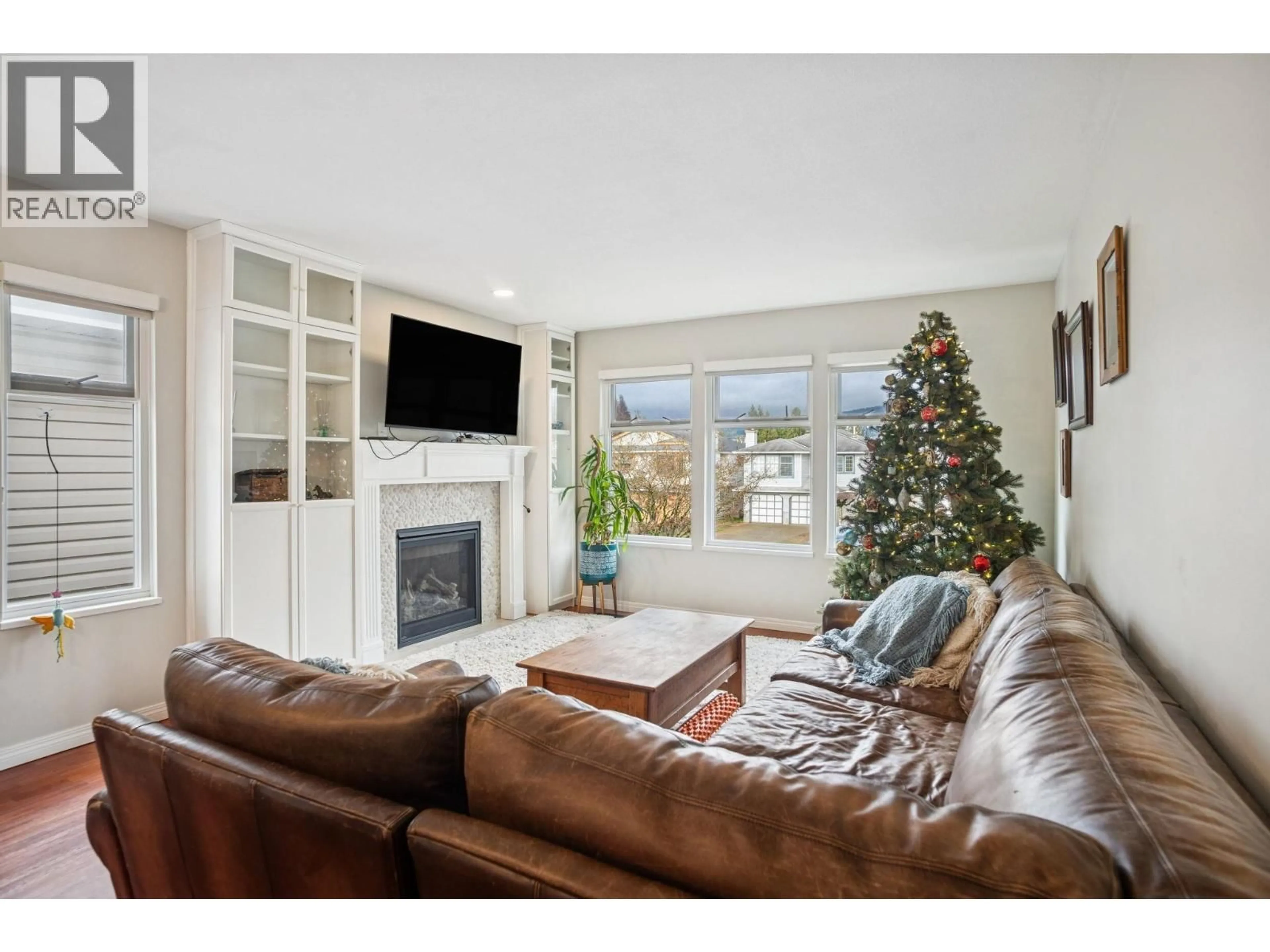 Living room with furniture, unknown for 658 PENDER PLACE, Port Coquitlam British Columbia V3B7M2