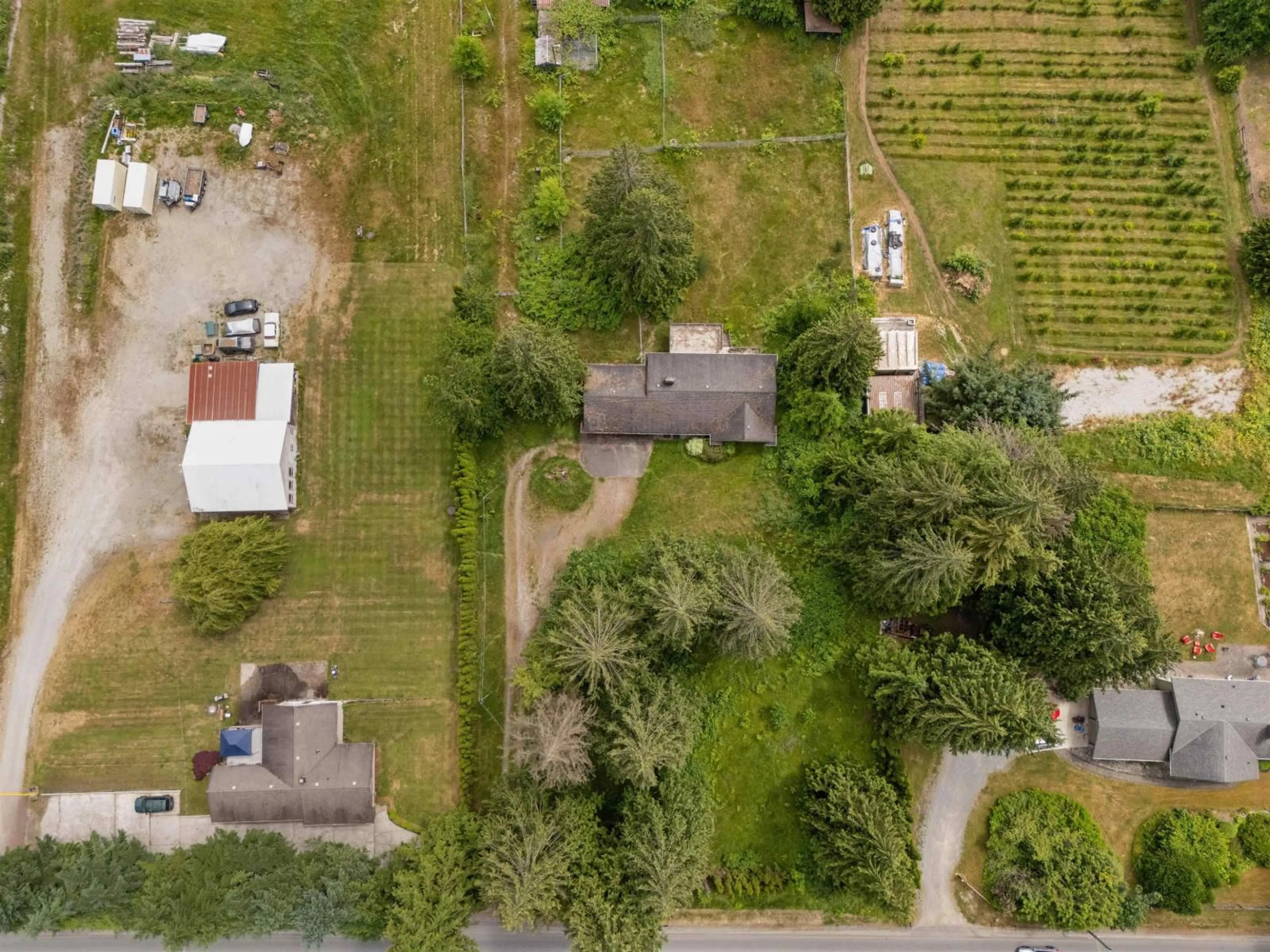 A pic from outside/outdoor area/front of a property/back of a property/a pic from drone, street for 9338 CLAY STREET, Mission British Columbia V4S1G2