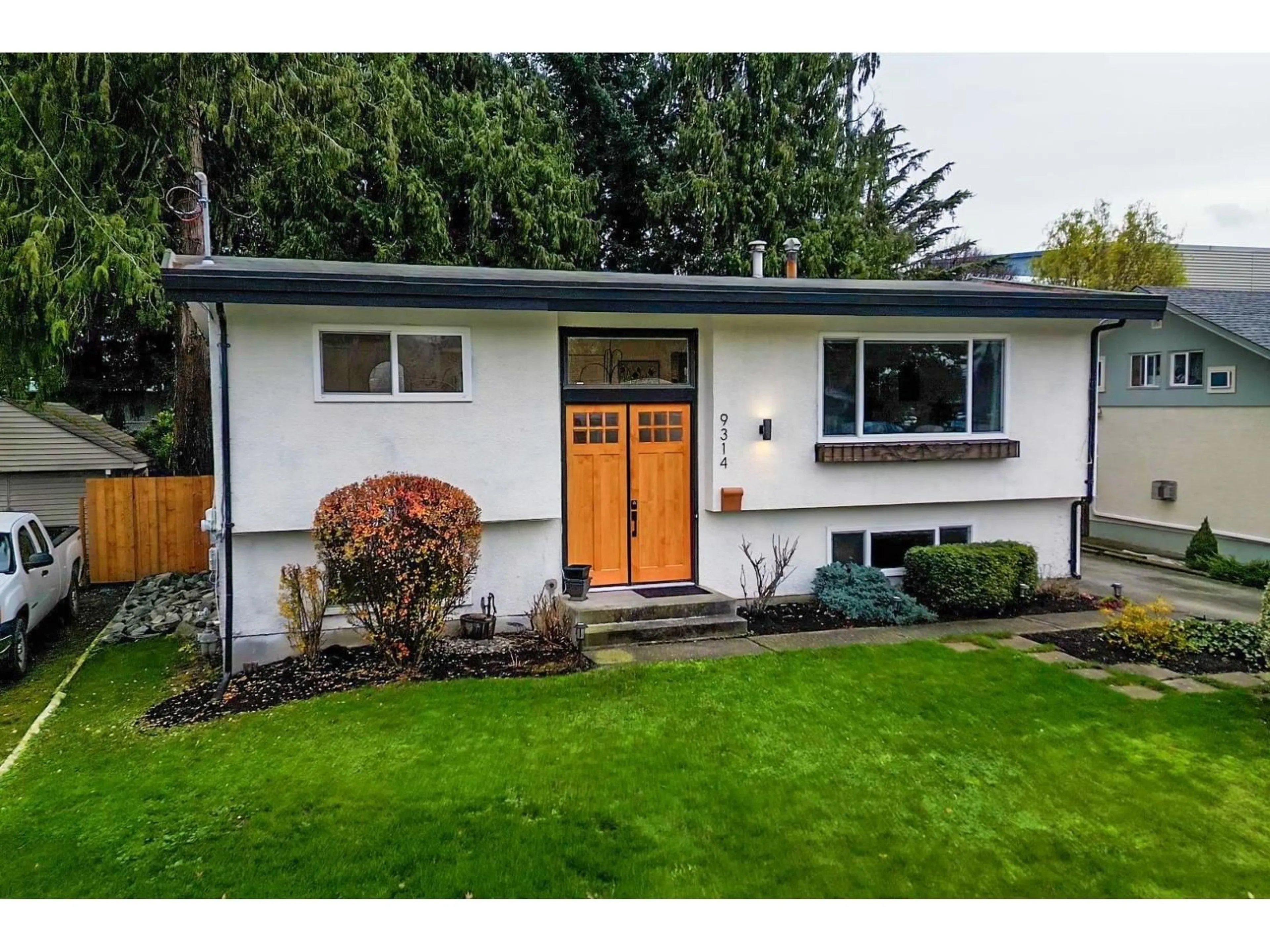 Home with vinyl exterior material, street for 9314 JACKSON STREET, Chilliwack British Columbia V2P3X1