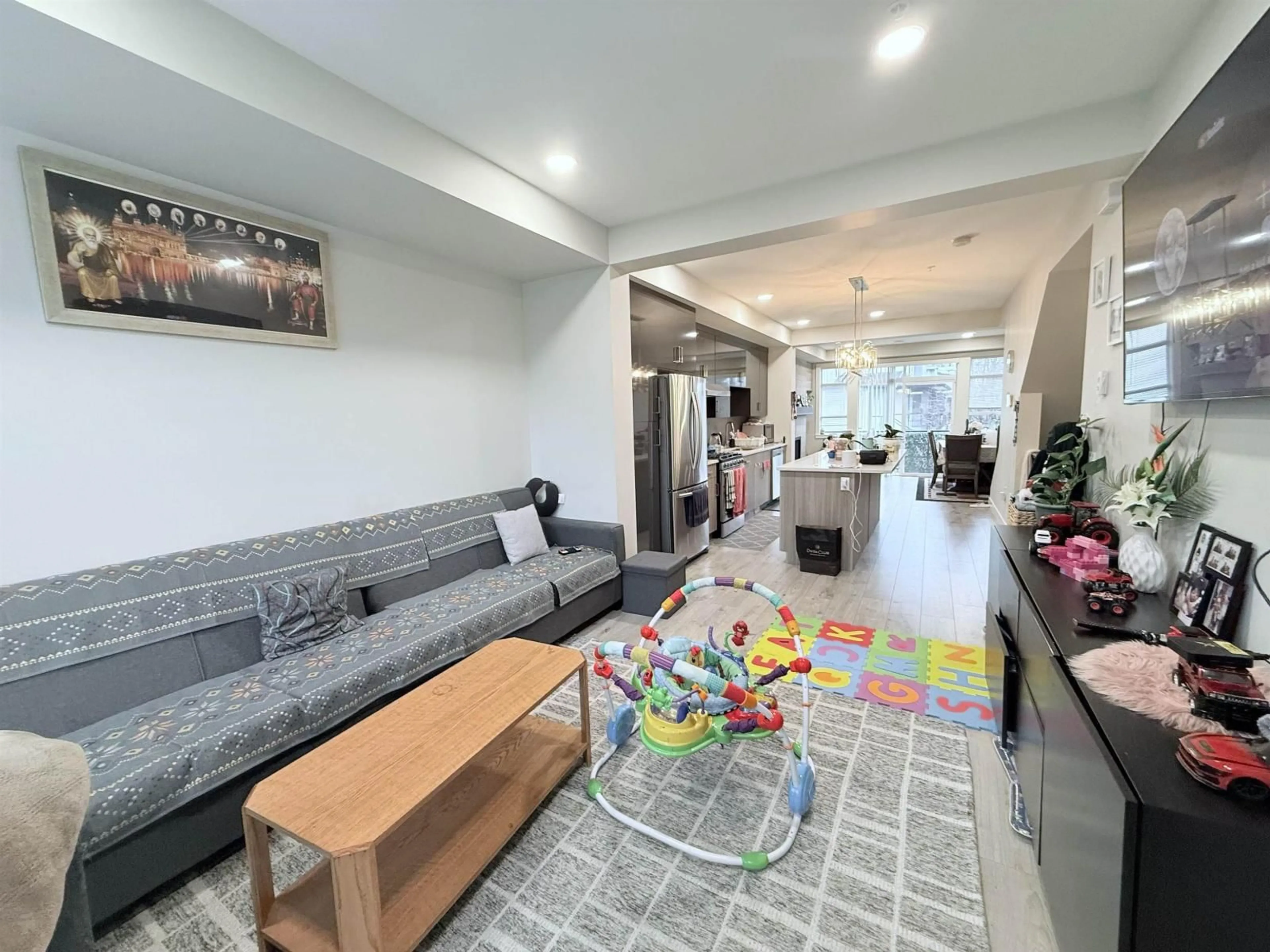 Living room with furniture, unknown for 79 - 8413 MIDTOWN WAY, Chilliwack British Columbia V2P0G7