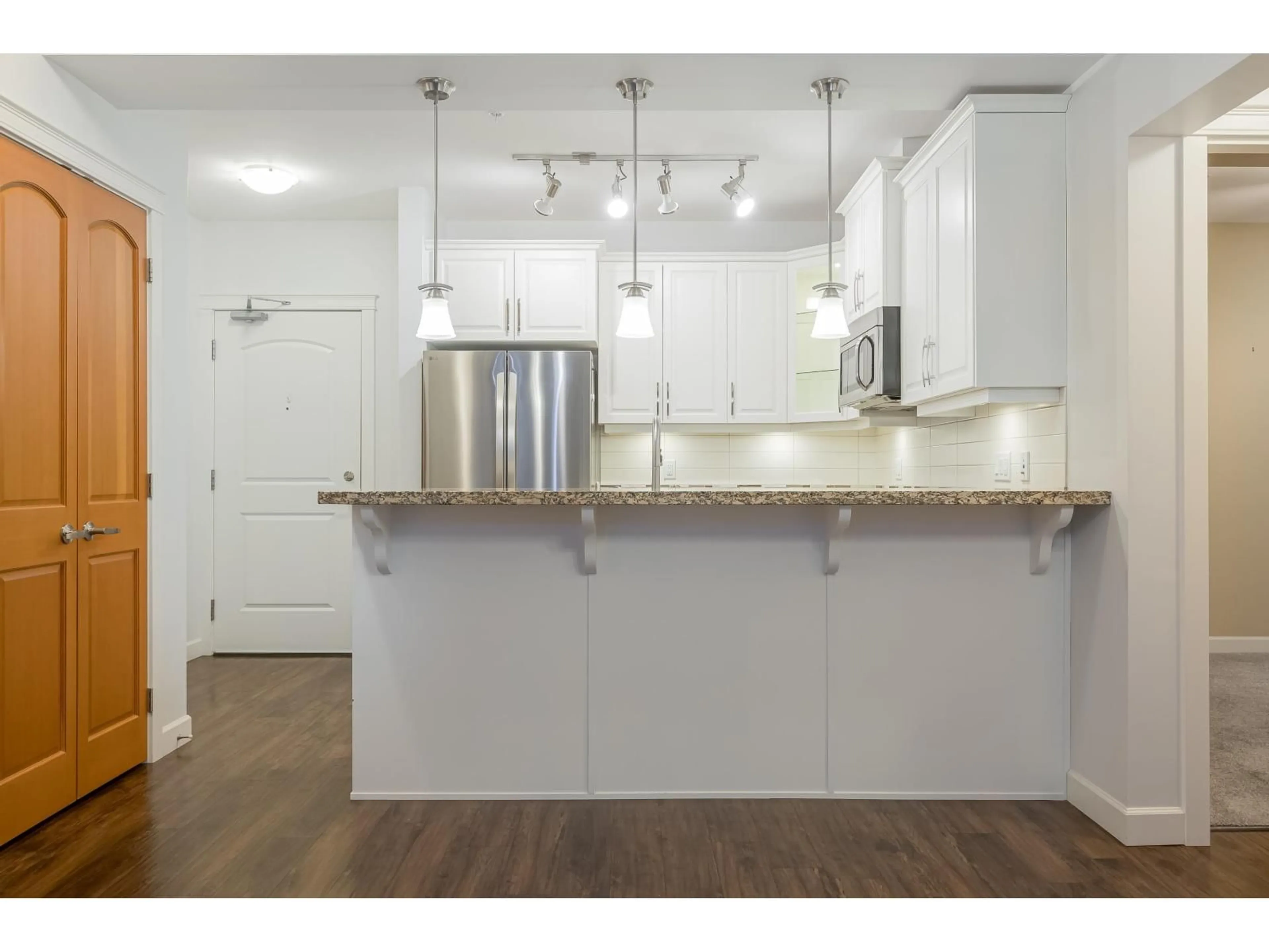 Open concept kitchen, wood/laminate floor for 165 - 8258 207A STREET, Langley British Columbia V2Y0N4